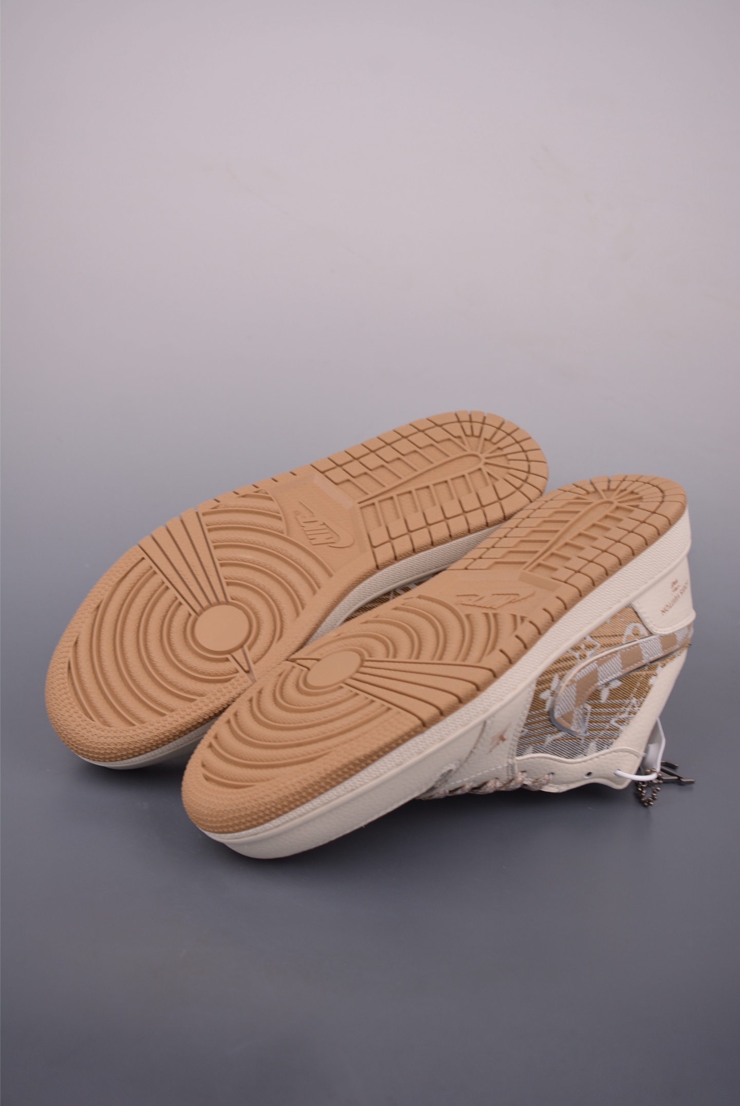 Air Jordan 1 x Louis Vuitton Custom Sneakers - Premium Quality, Stylish Design 4 i1756904191412 809 0 2