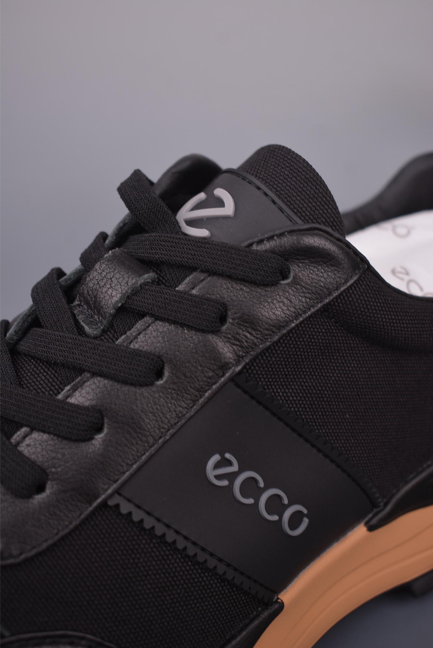 Ecco Men's Leather and Mesh Retro Running Sneakers - Comfortable & Stylish 8 i1756946130840 2016 0 6
