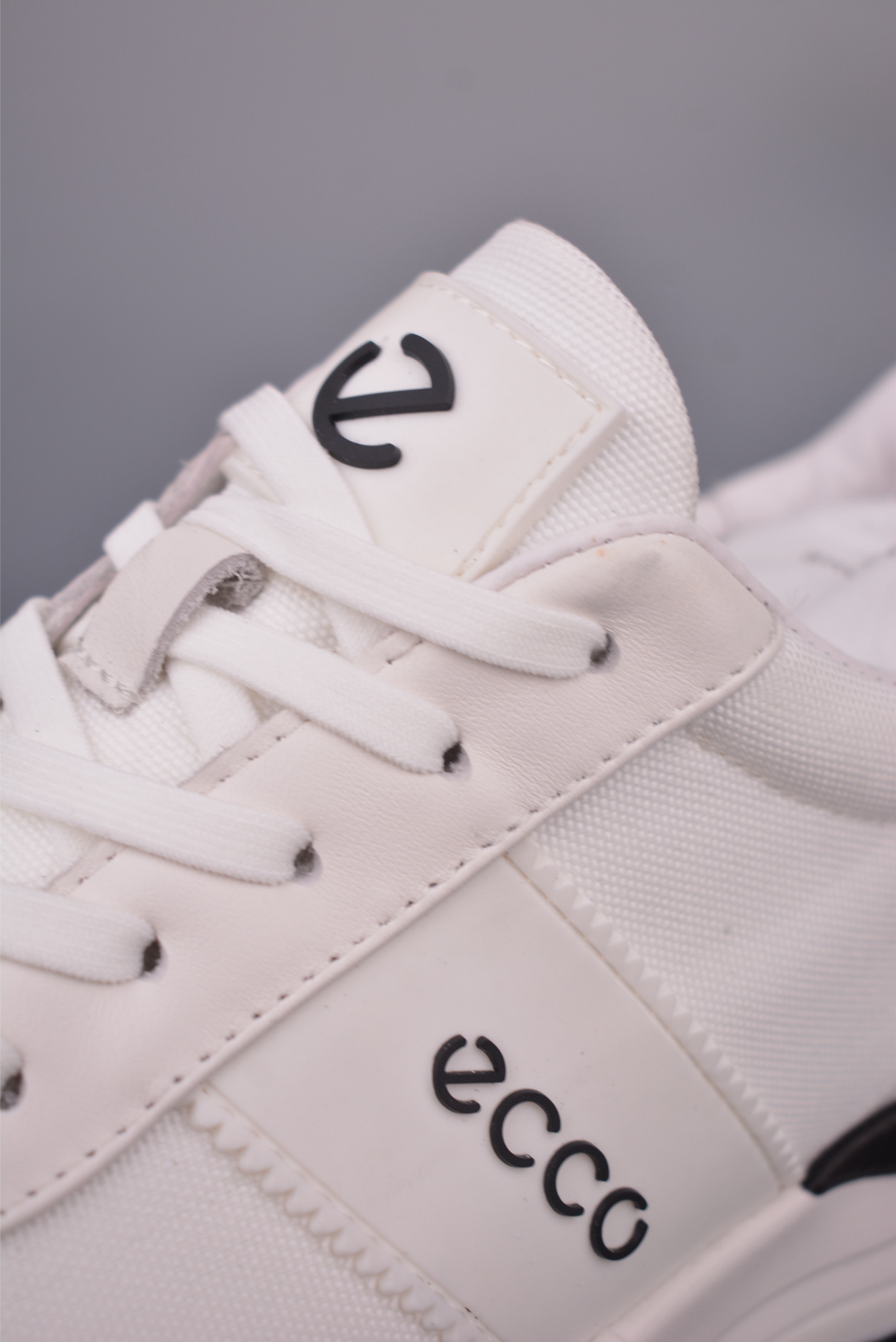 Ecco Men's Leather Sneakers Versatile Fashion Casual Retro Running Shoes 7 i1756946176101 1209 0 6