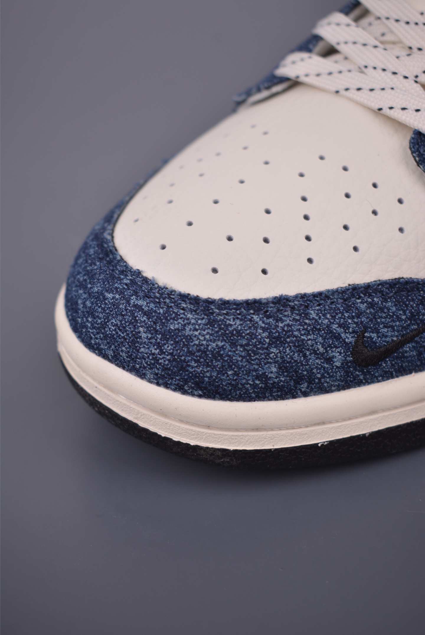 Nike SB Dunk Low Denim - Original Materials Comfort and Style 6 i1756948581696 7023 0 5