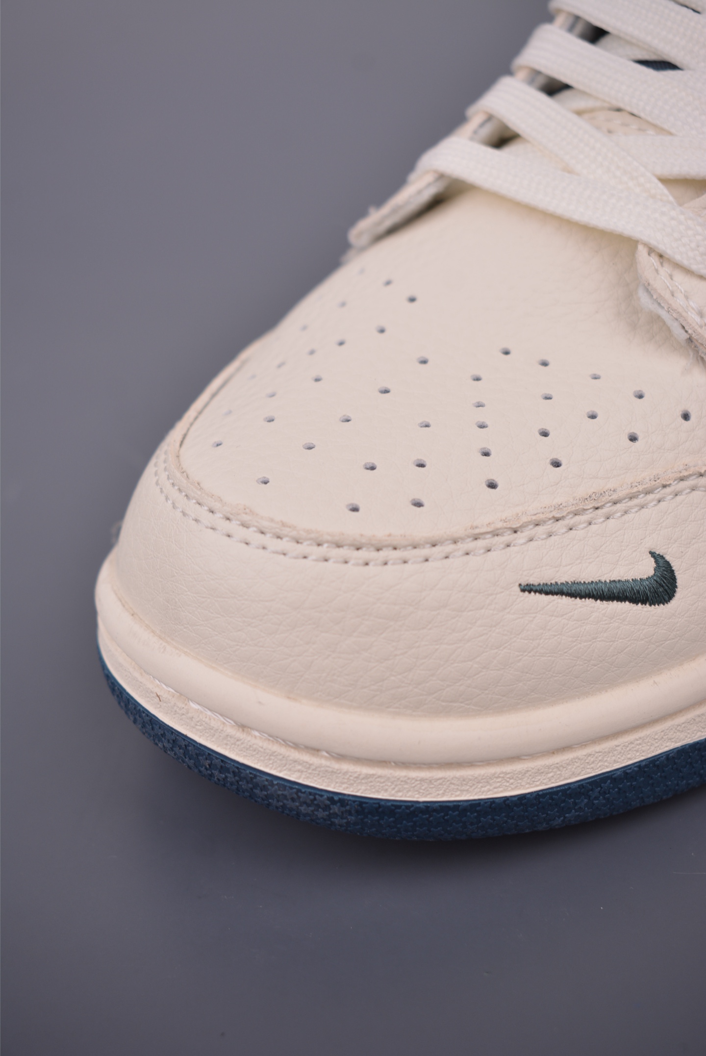 Nike SB Dunk Low The North Face Cream/Navy Blue Sneakers 7 i1756948668723 2699 0 5