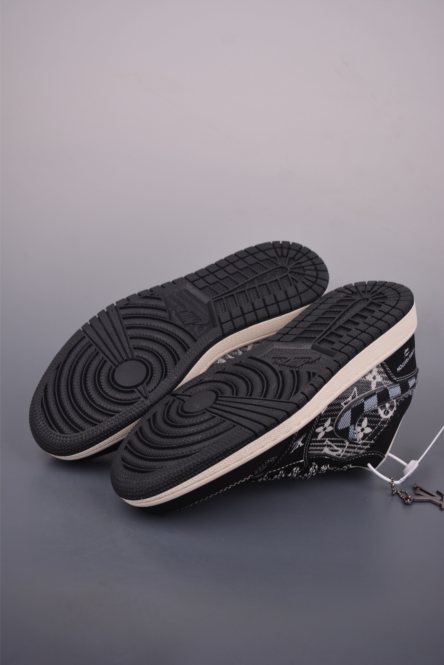 Nike Air Jordan 1 x Louis Vuitton Custom Sneakers - Premium Quality 3 i1756948859670 4696 0 2