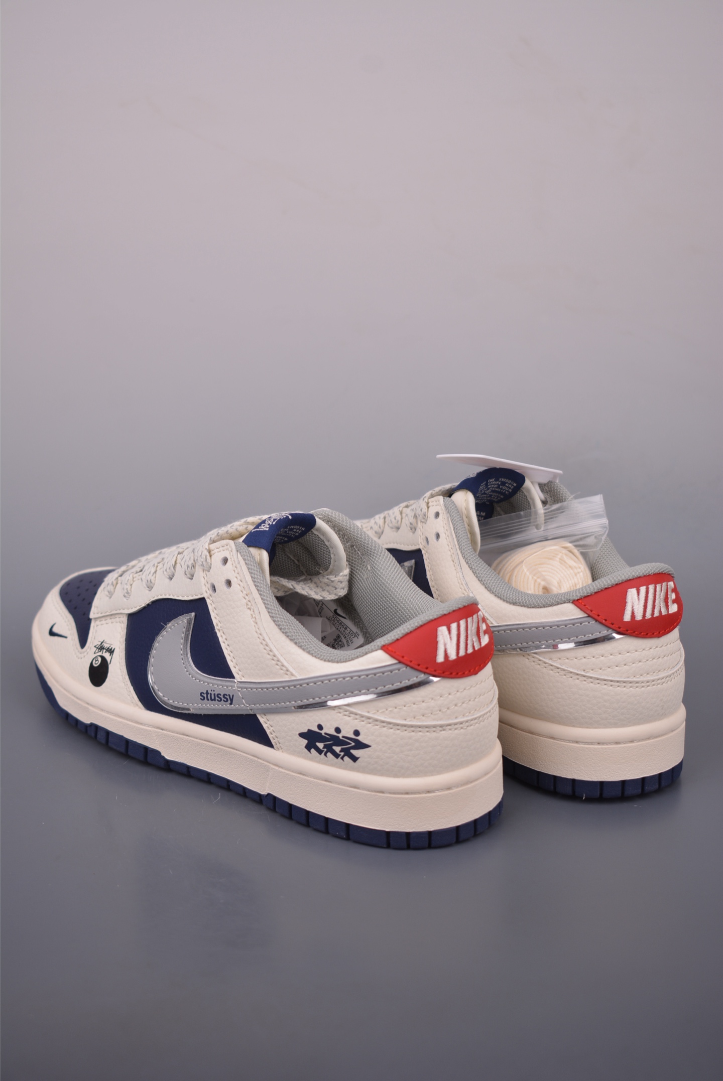 Nike SB Dunk Low Stussy 8-Ball Special Edition Sneakers 3 i1756949178004 6924 0 1