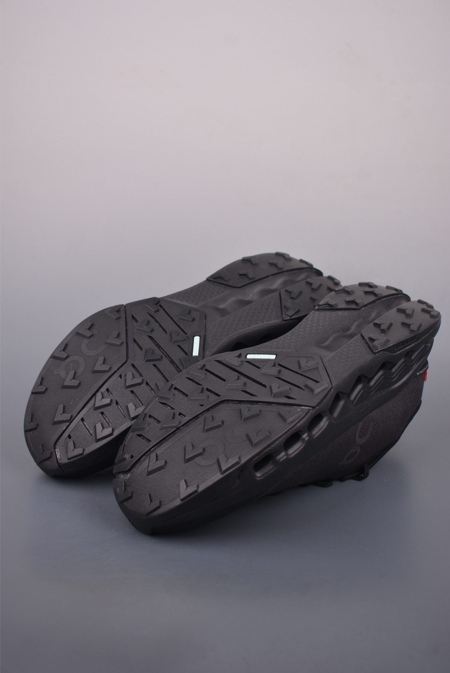 On昂跑 Cloudsurier Trail 2 WP 户外街头机能风跑步鞋 3WF10063030