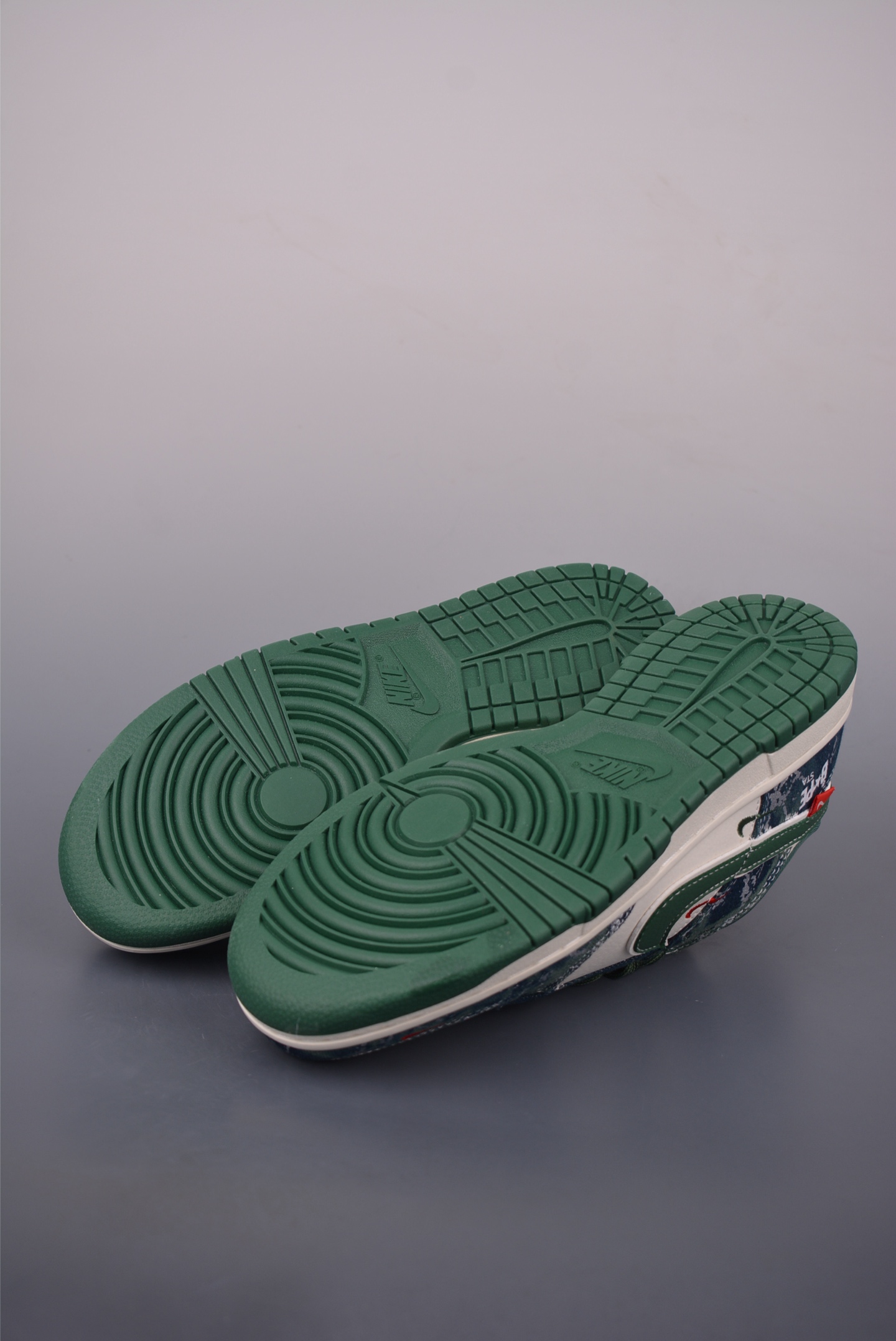 Nike SB Dunk Low 'BAPE' Camo Sneakers - Premium Quality & Comfort 4 i1757033842486 9437 0 2