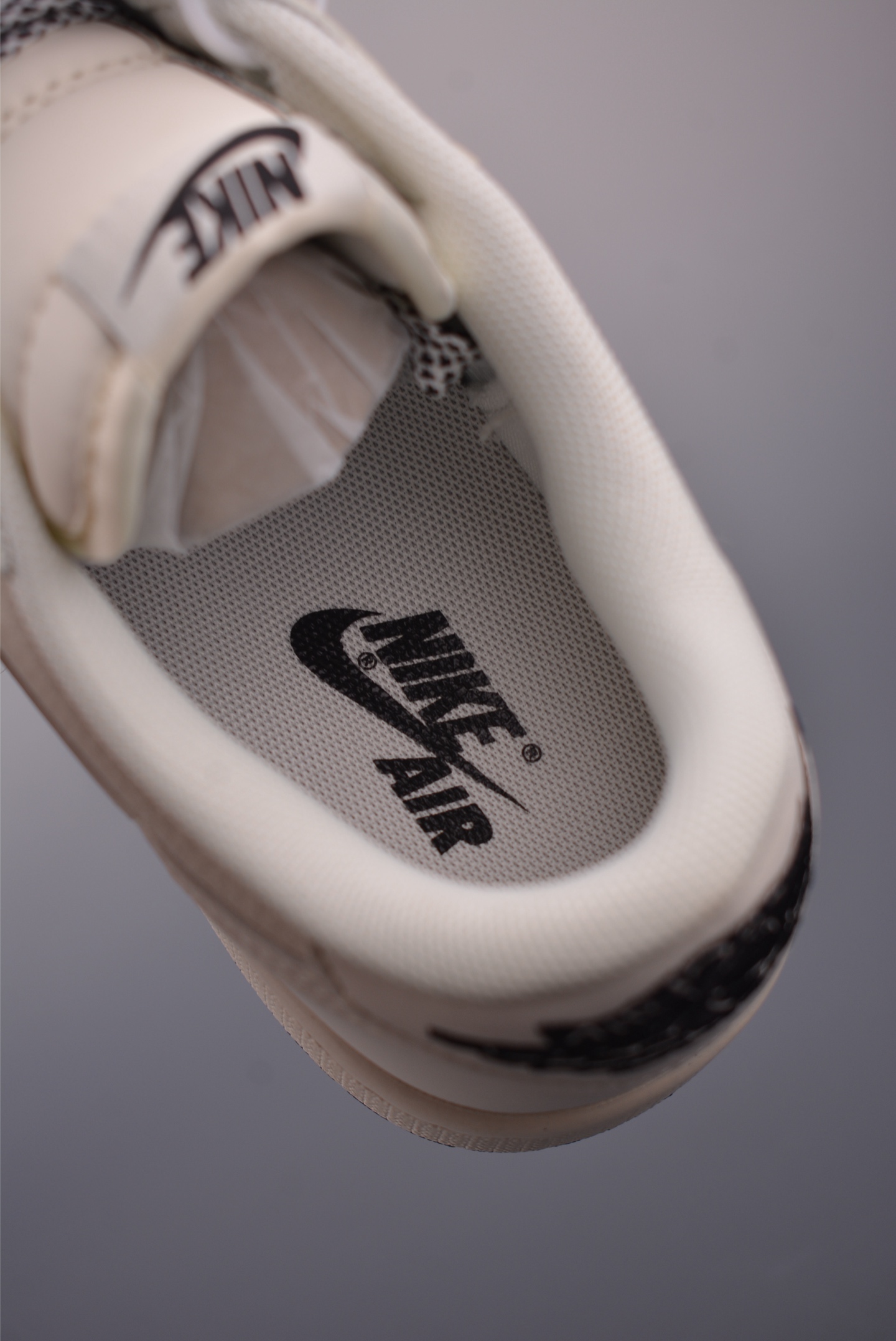 Fragment x Travis Scott Air Jordan 1 Low – Exclusive Collaboration Sneakers 10 i1757034001846 772 0 8