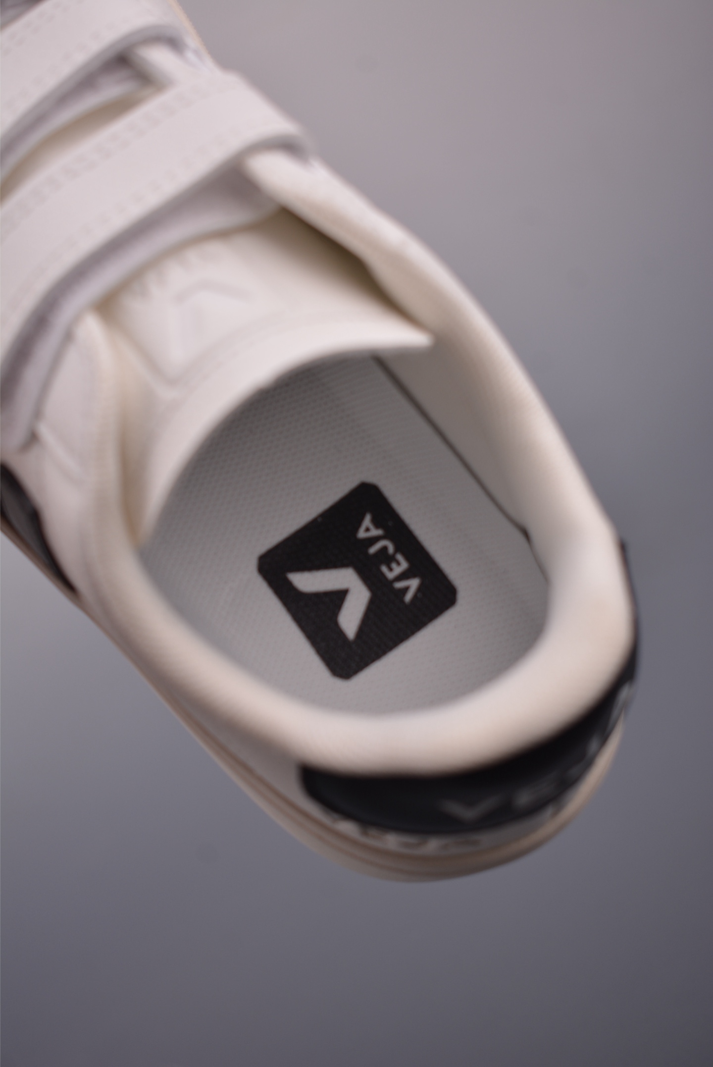 Veja Recife Logo ChromeFree Leather Sneakers - Classic Style, Eco-Friendly Design 10 i1757068349286 8061 0 8