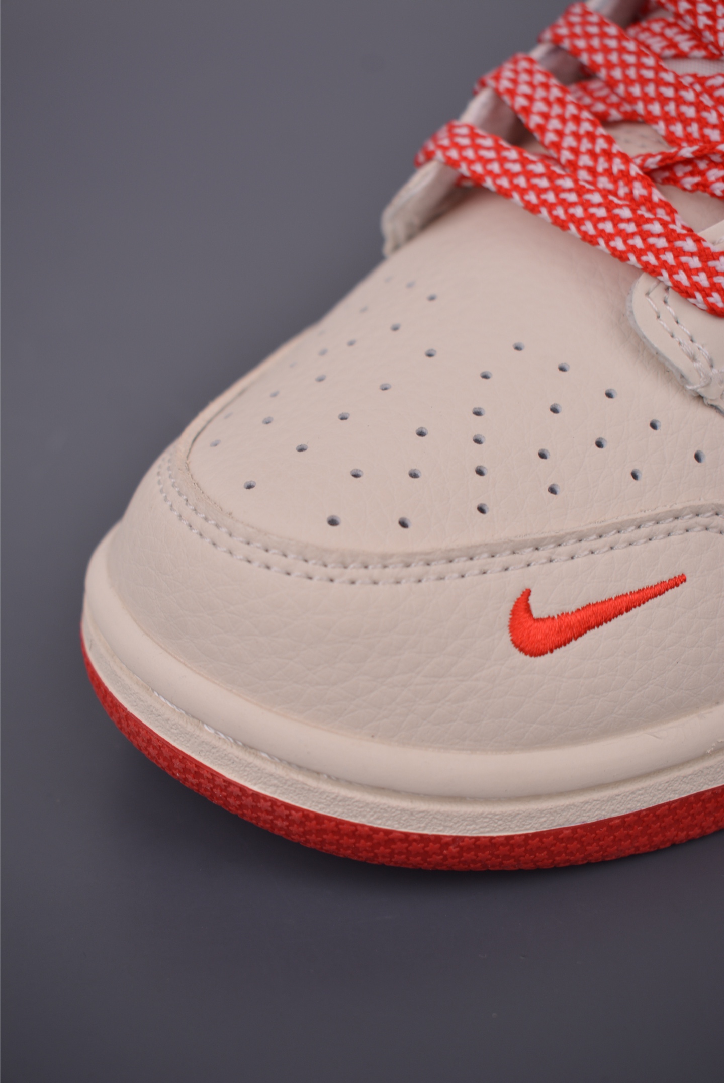 Nike SB Dunk Low Stussy Collab Premium Leather Sneakers - Fashionable and Durable 7 i1757117938516 704 0 5
