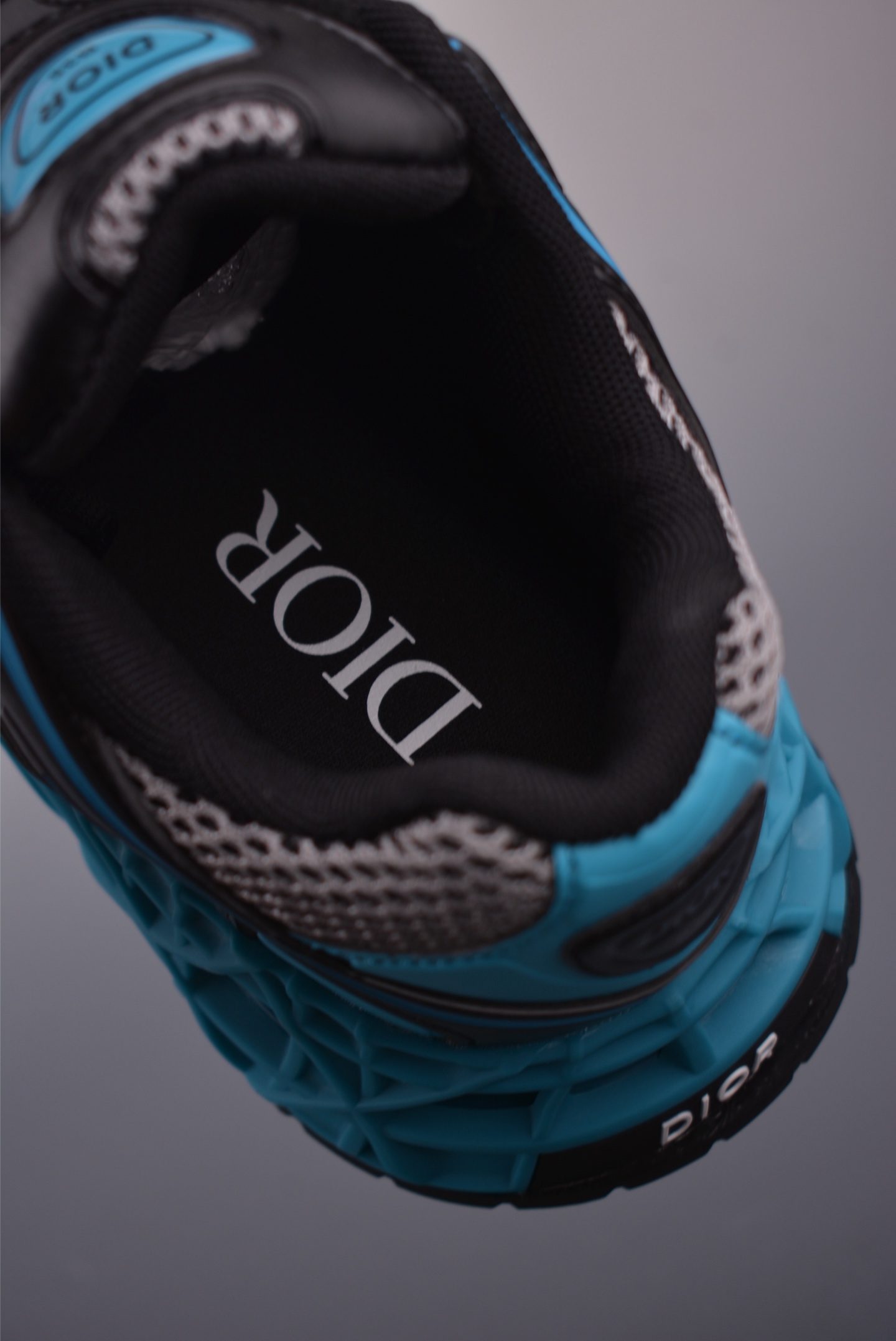 Dior B35 NXT Sneakers - Tech-Forward Design, Retro Aesthetic, Ultimate Comfort 9 i1757118213345 1035 0 8