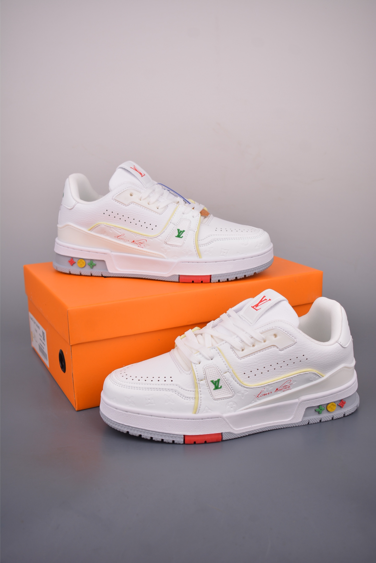 Louis Vuitton Trainer Sneaker: Italian Leather, Limited Edition, Pristine 6 i1757281875608 8266 0 4