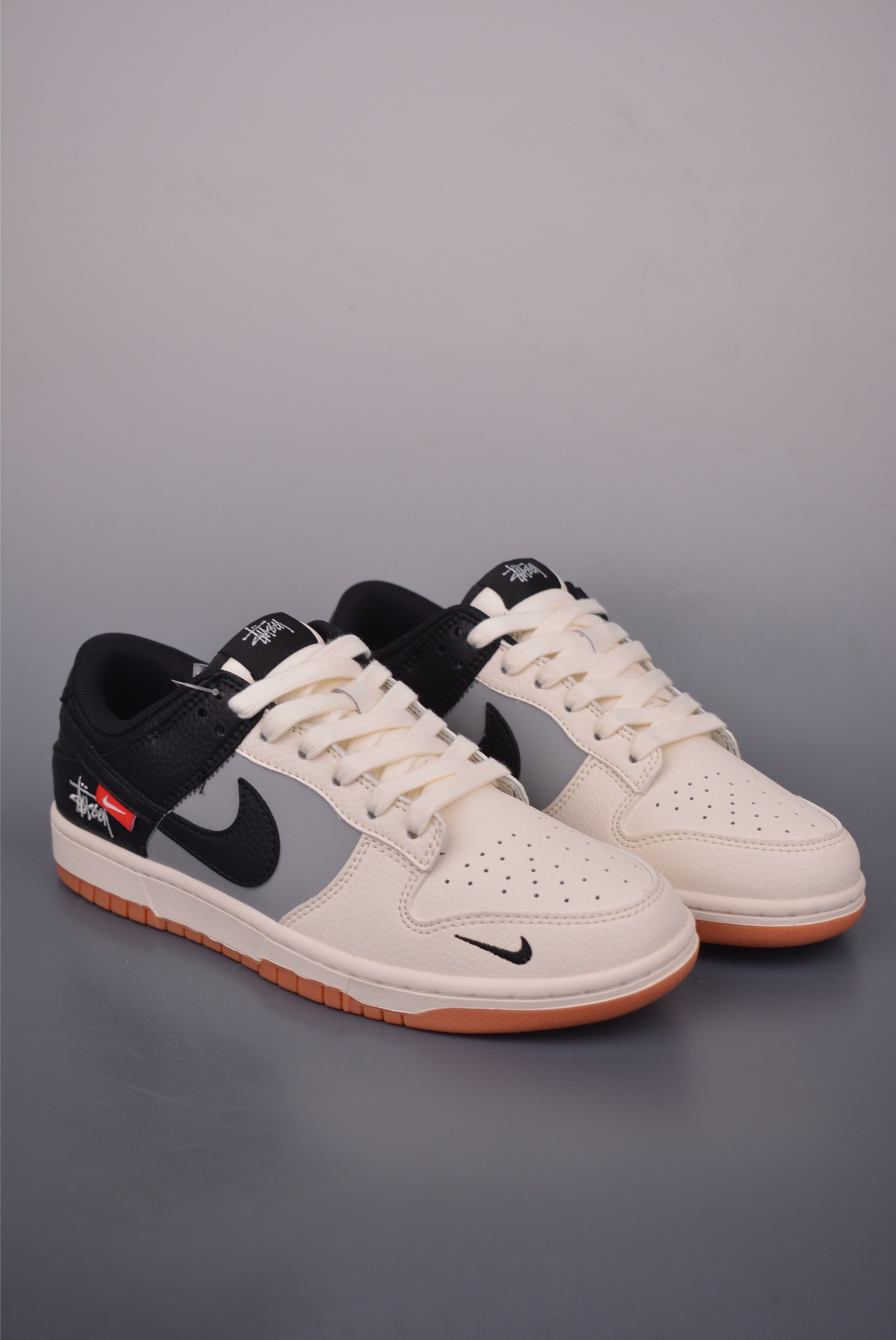 Nike SB Dunk Low Stussy Collab Premium Leather Sneakers - Limited Edition 1 i1757282657492 4842 0 0