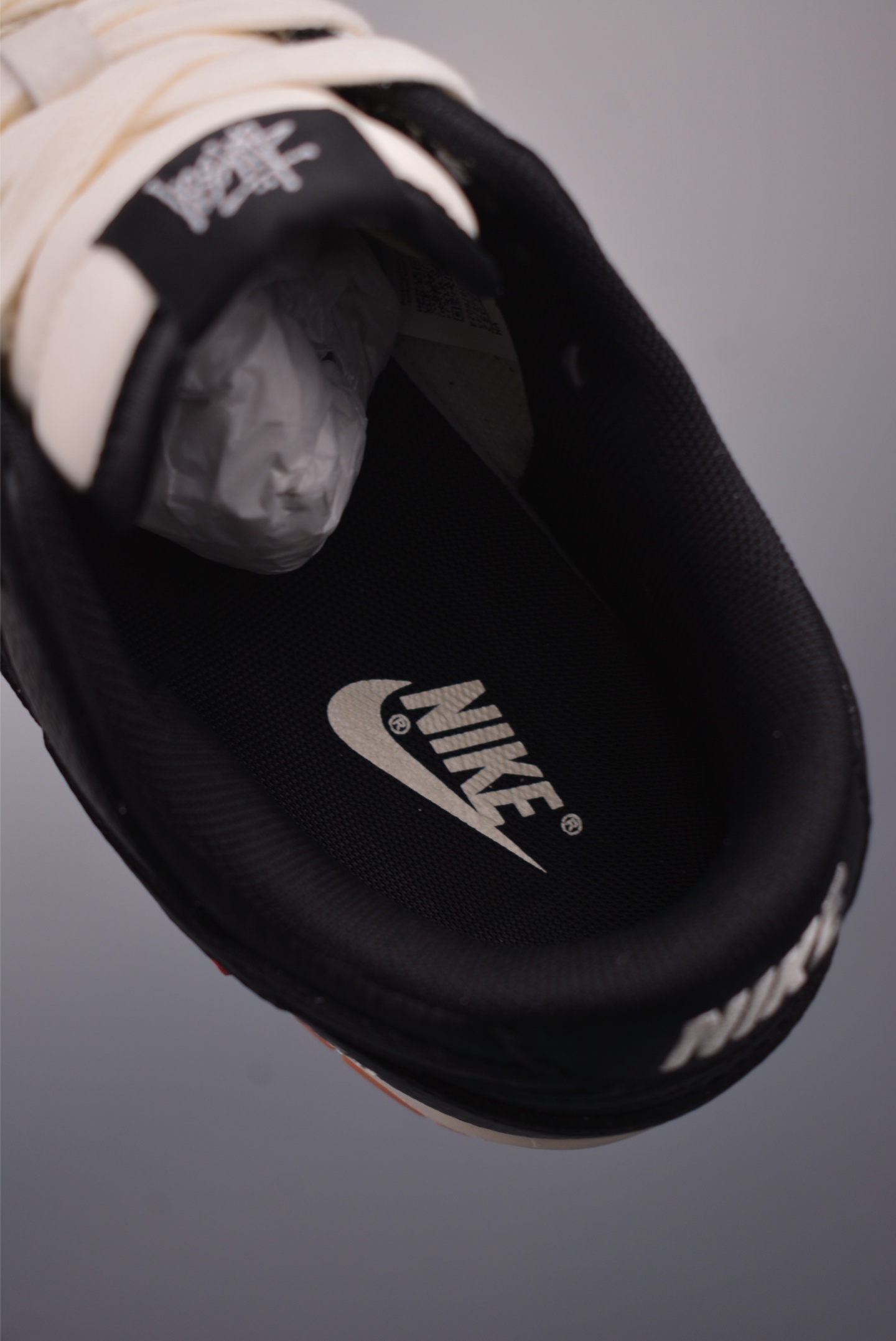 Nike SB Dunk Low Stussy Collab Premium Leather Sneakers - Limited Edition 9 i1757282657501 6225 0 8