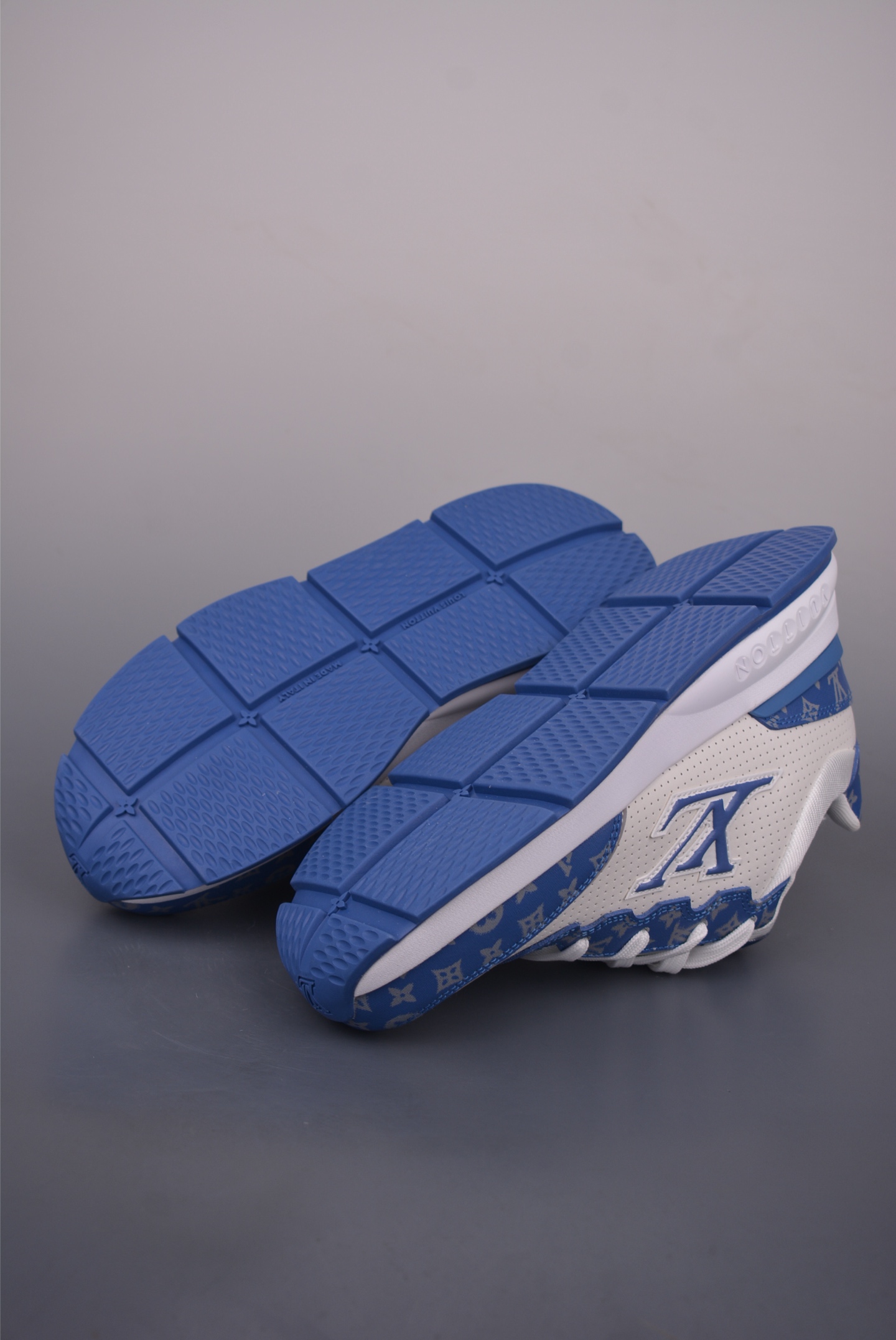Louis Vuitton Trainer Sneaker Low White/Blue Leather, Size 41-45 3 i1757282842840 4320 0 2