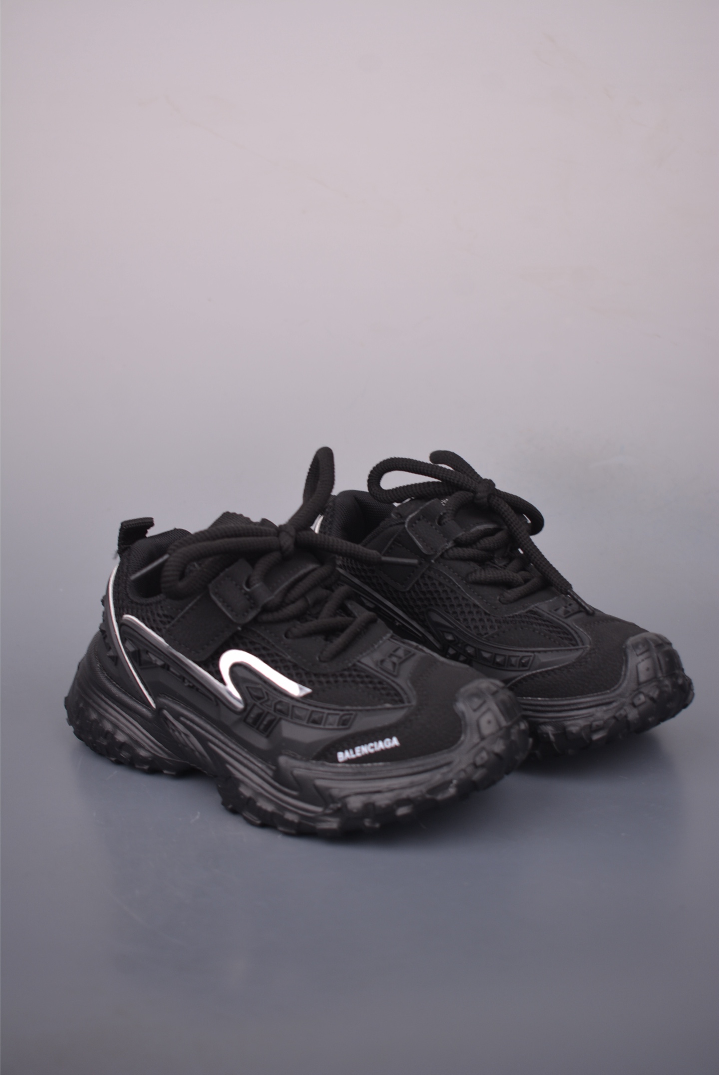 Balenciaga Kids' Black Runner Sneakers Comfortable and Durable for Everyday Wear 2 i1757378917247 7818 0 0