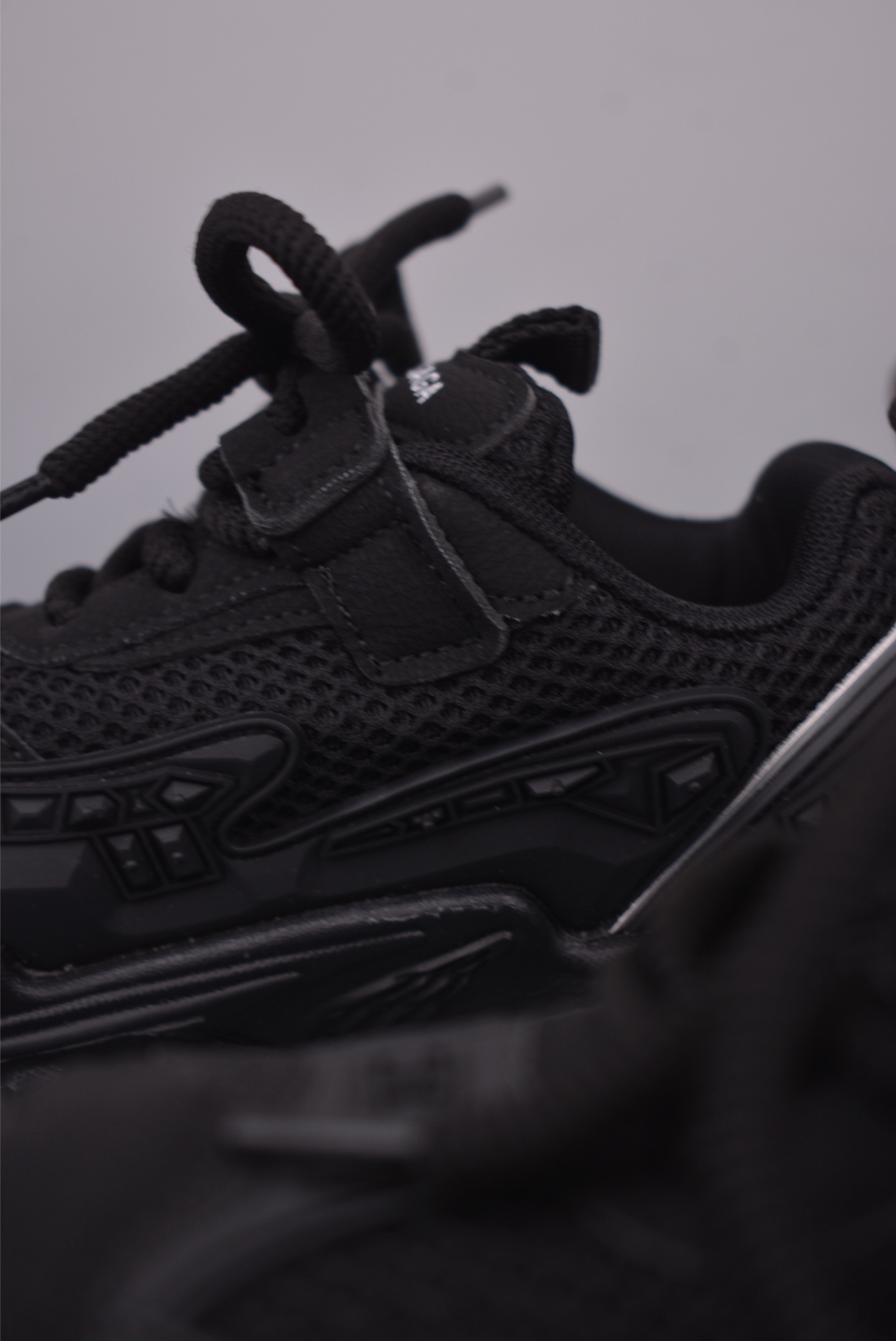 Balenciaga Kids' Black Runner Sneakers Comfortable and Durable for Everyday Wear 9 i1757378919150 8995 0 7
