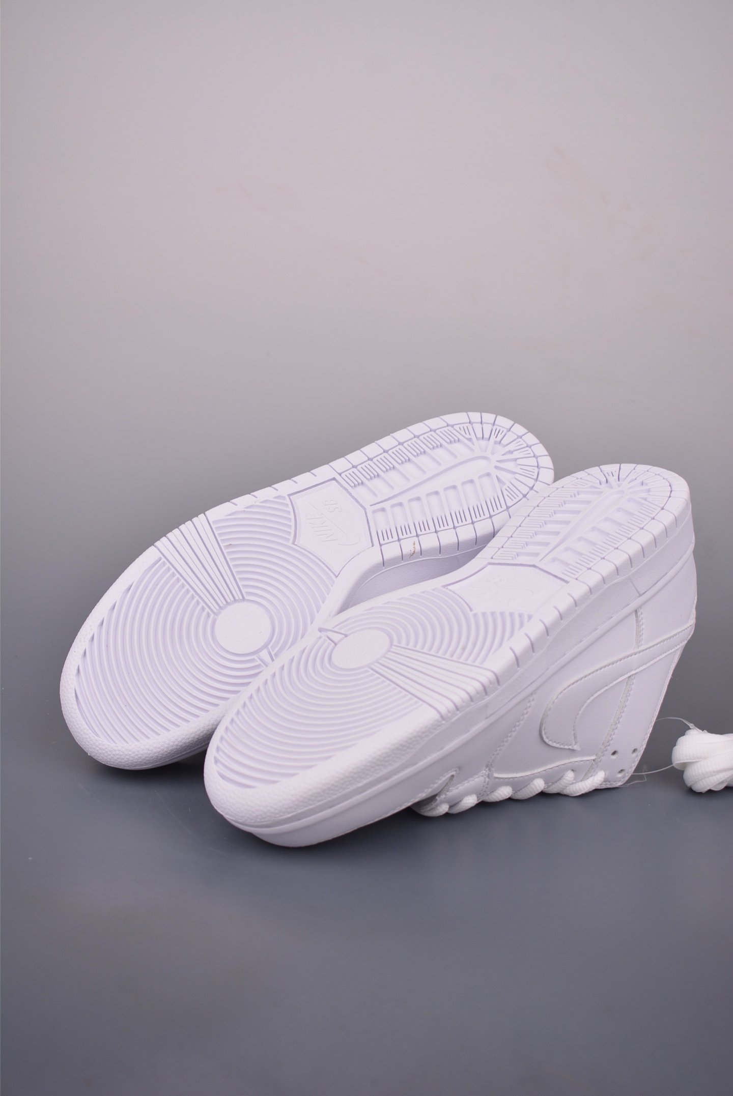 Nike SB Dunk Low White - Premium Leather, Enhanced Comfort - FJ1674-100 4 i1757379172096 880 0 2