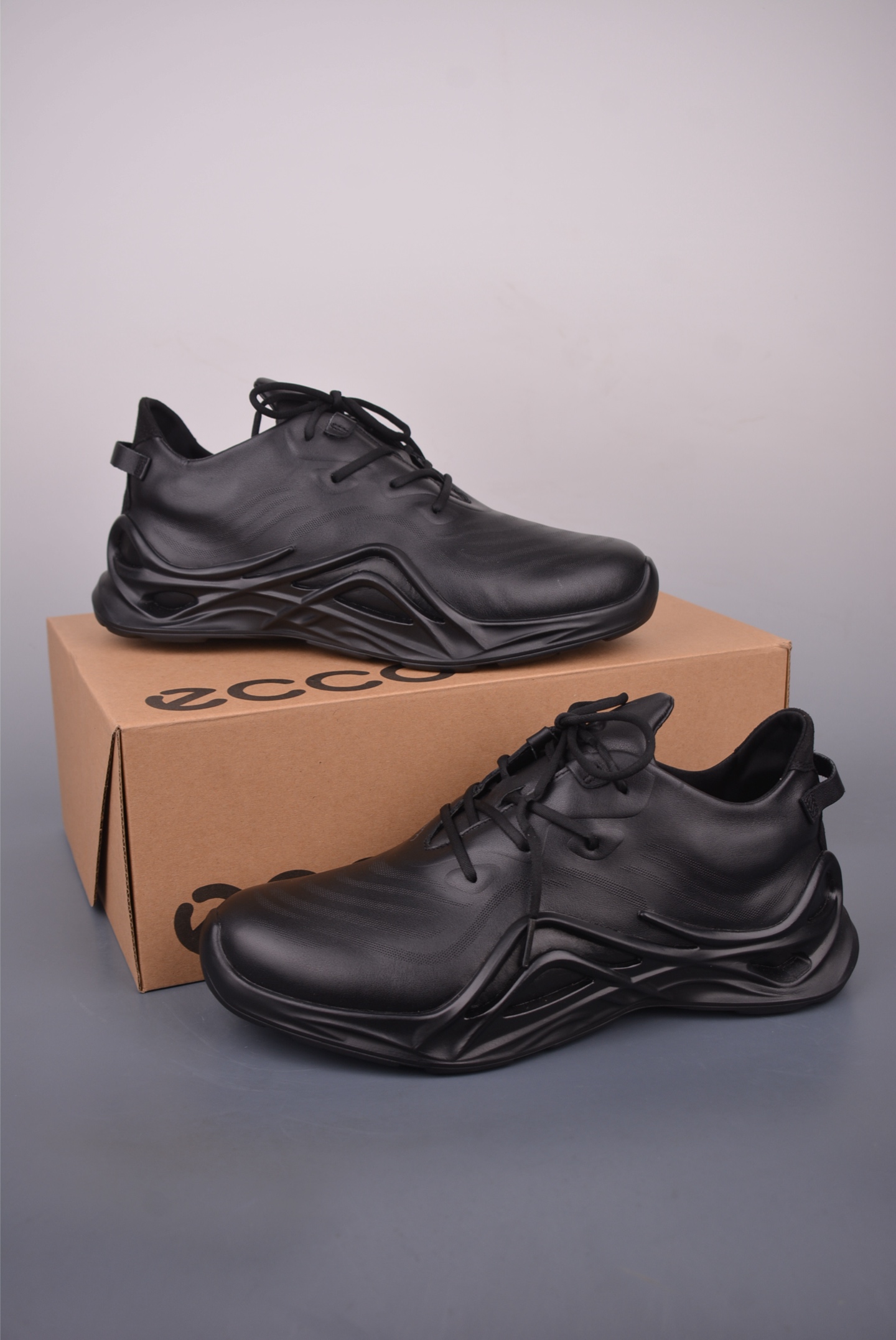 300 ECCO爱步老爹鞋男士夏季新款 全头层百搭潮流户外运动鞋 825534