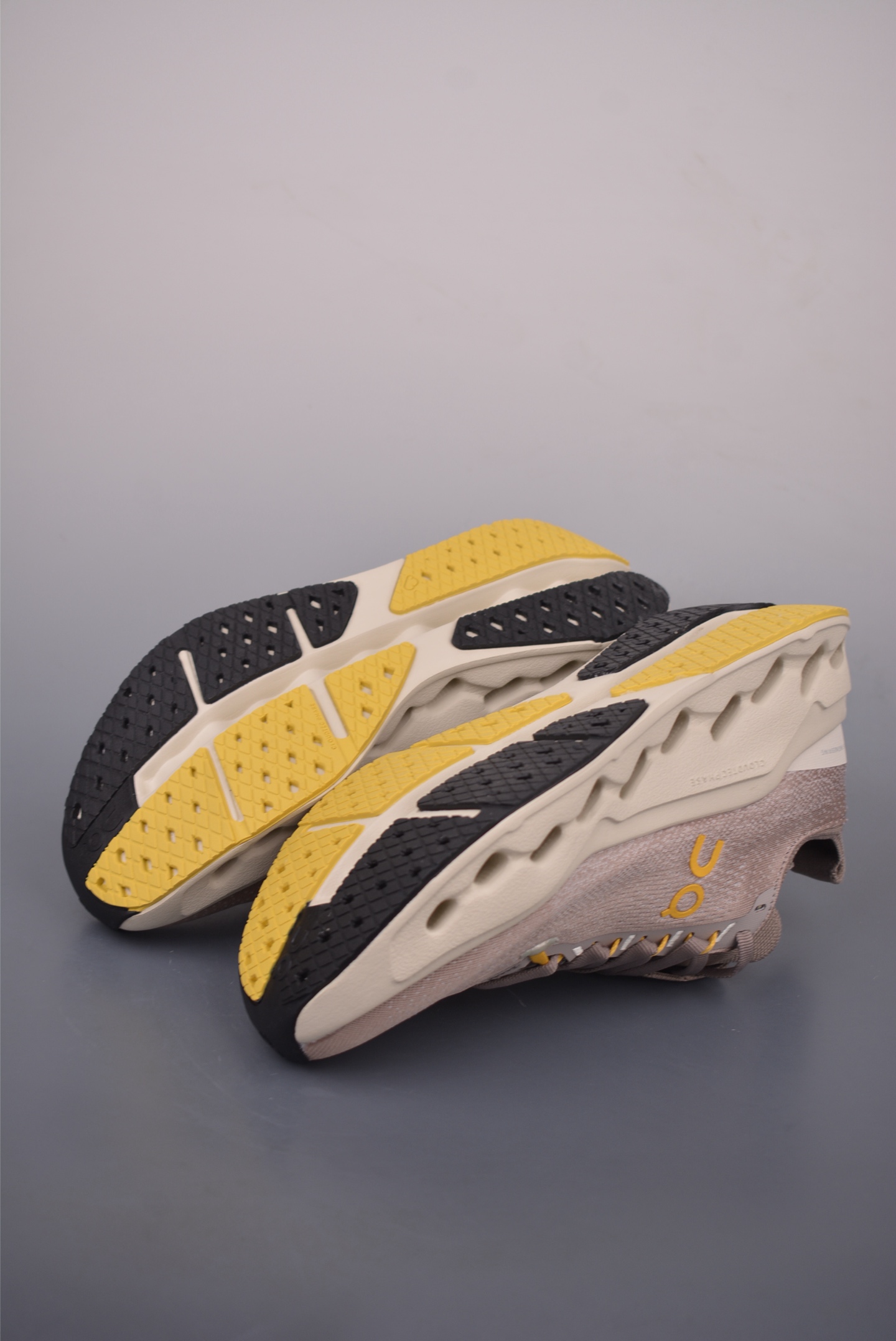 On昂跑 Cloudsurfer 户外街头机能风跑步鞋 Cloud Hi Edge户外机能融合街头潮流 3MF30434052