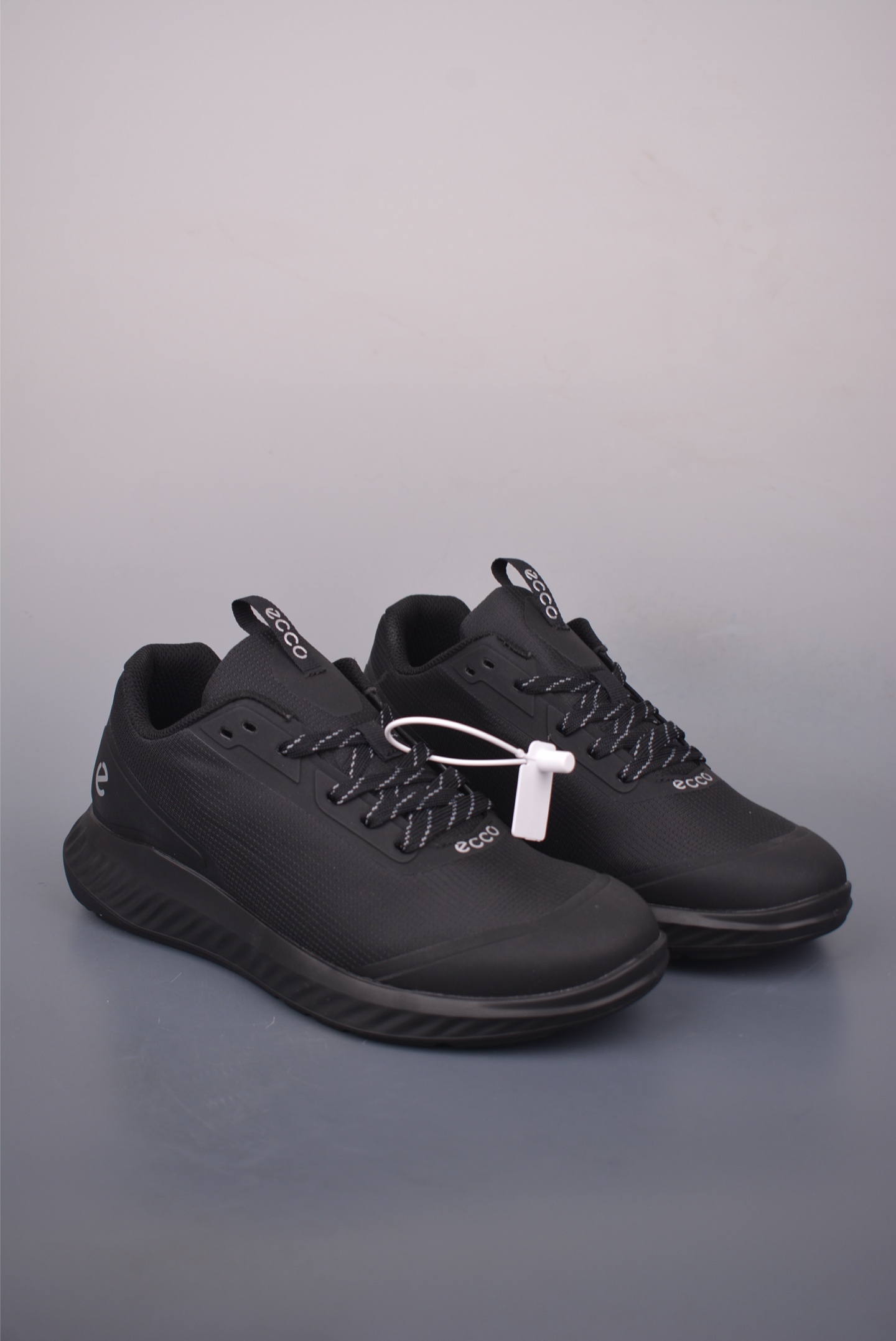 ECCO Men's Leather and Mesh Retro Running Shoes - Comfortable and Stylish 1 i1757462172081 8823 0 0