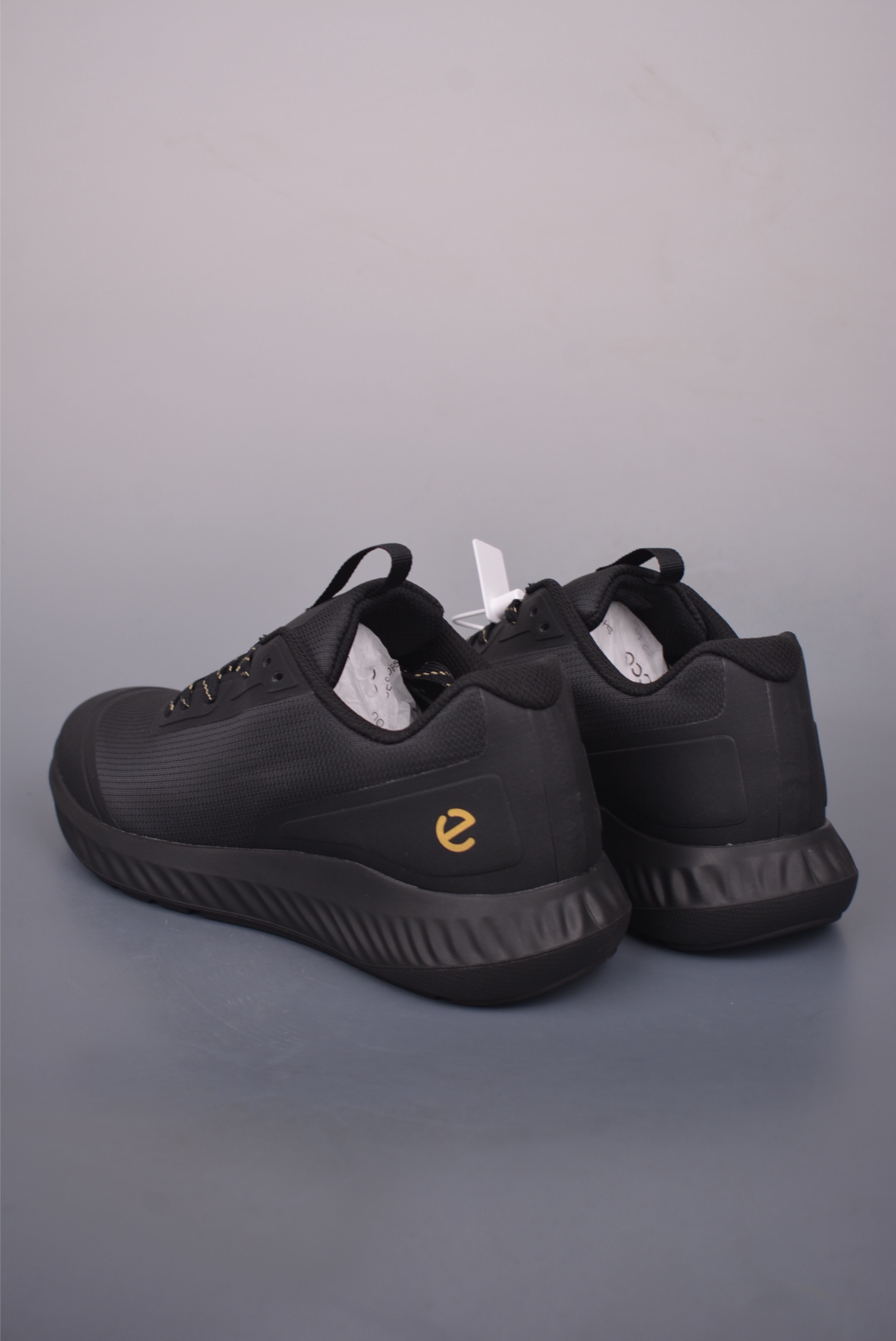 Ecco Men's Multi-Functional Sneakers Breathable Leather Running Shoes 2 i1757462189935 940 0 1