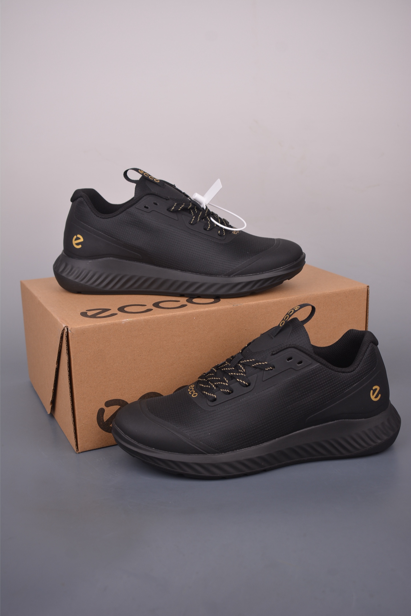 Ecco Men's Multi-Functional Sneakers Breathable Leather Running Shoes 5 i1757462189952 8826 0 4