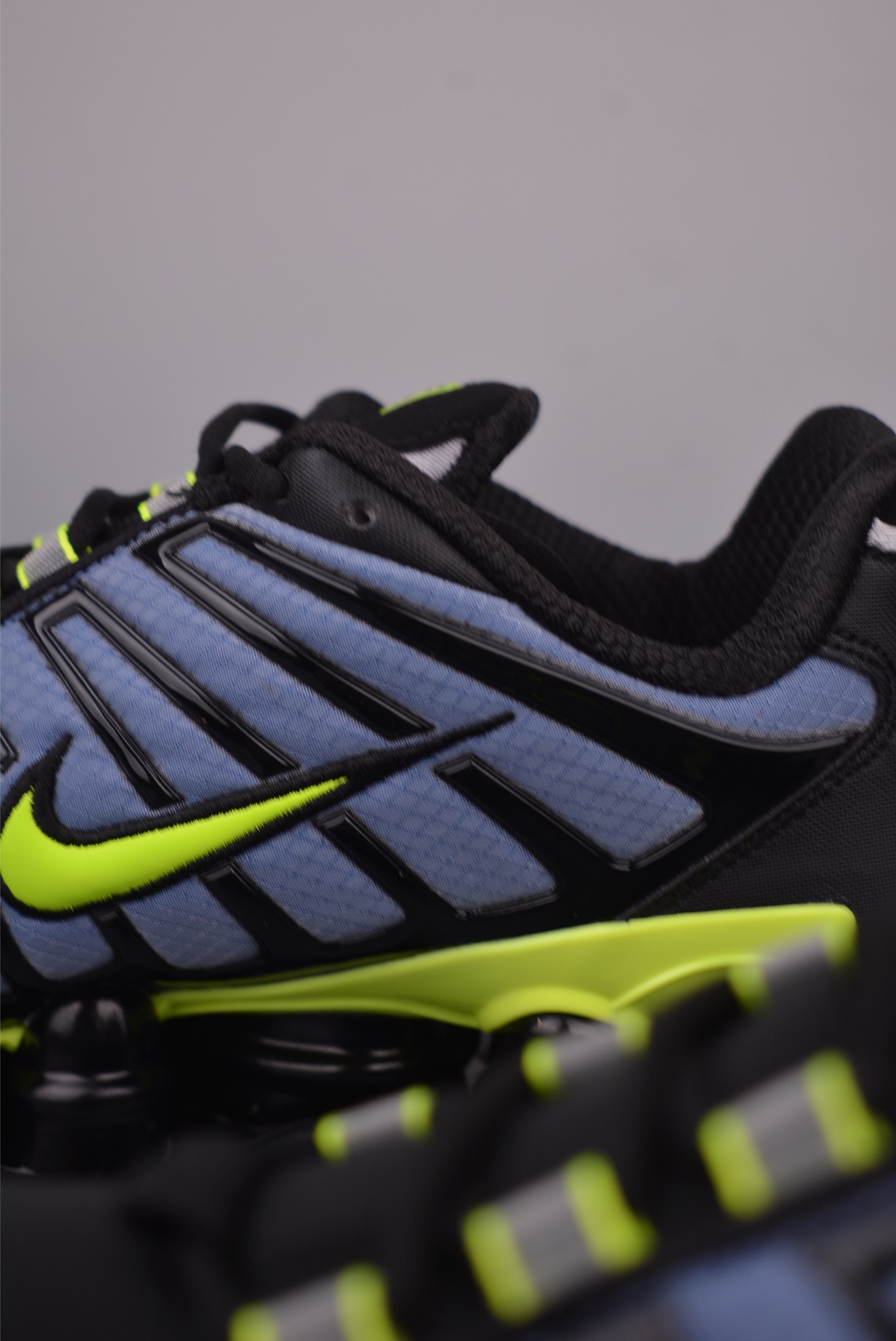Nike Shox Ride 2 SP x Supreme Collab Running Shoes - Full Cushion Comfort 9 i1757547951330 7538 0 7