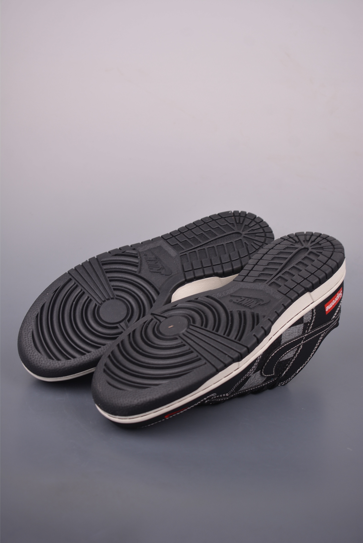 Nike SB Dunk Low Supreme Original Top Layer Material - Premium Quality 3 i1757548656893 7602 0 2