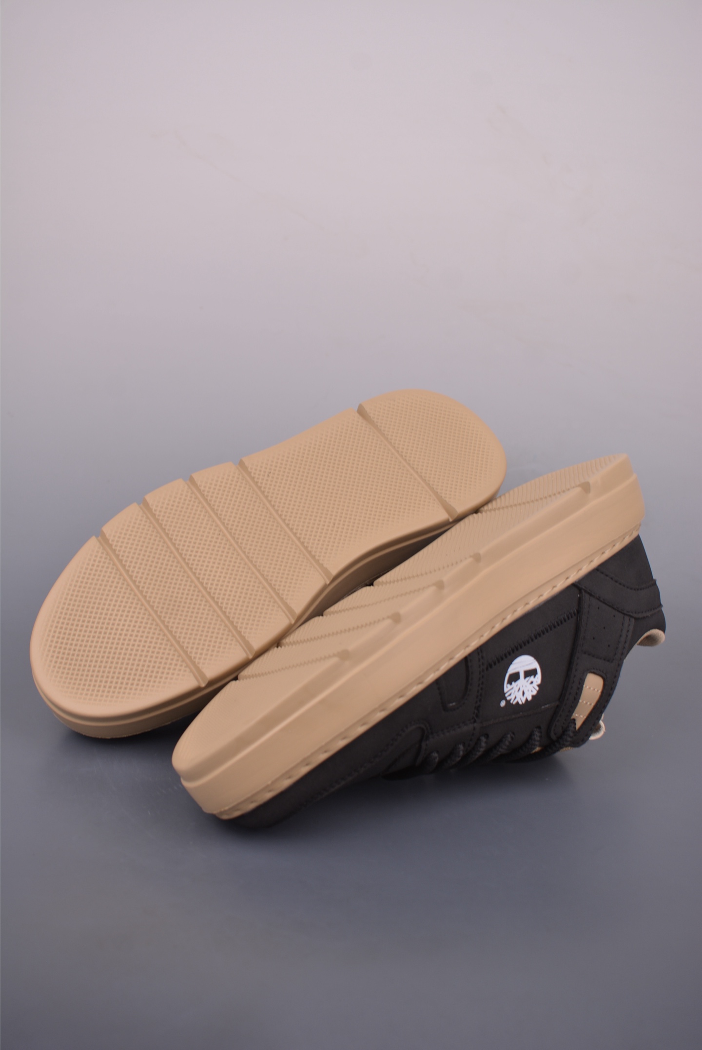 220 Timberland添柏岚/天伯伦 户外中帮休闲马丁靴系列 TB088009