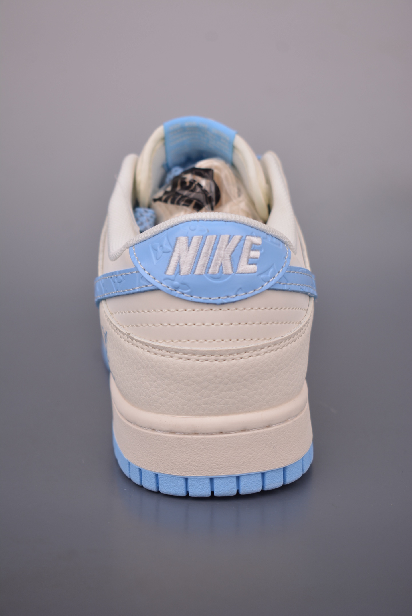 Nike SB Dunk Low Louis Vuitton Collab Premium Sneakers - Limited Edition 5 i1757633551012 6820 0 3
