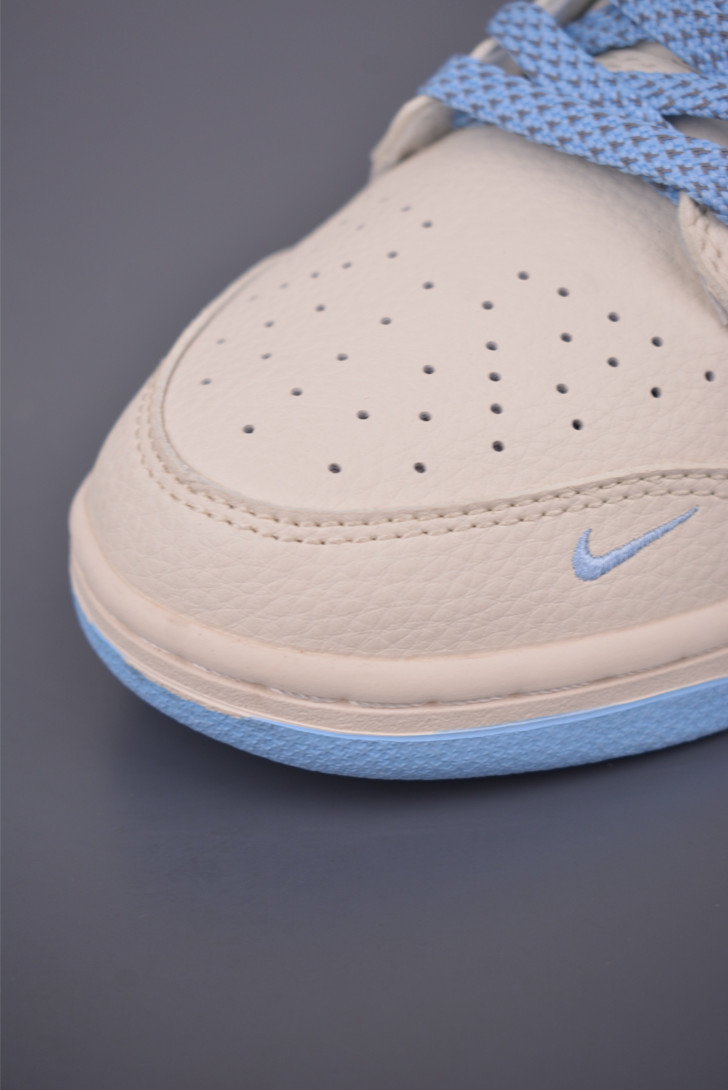 Nike SB Dunk Low Louis Vuitton Collab Premium Sneakers - Limited Edition 7 i1757633552802 9030 0 5