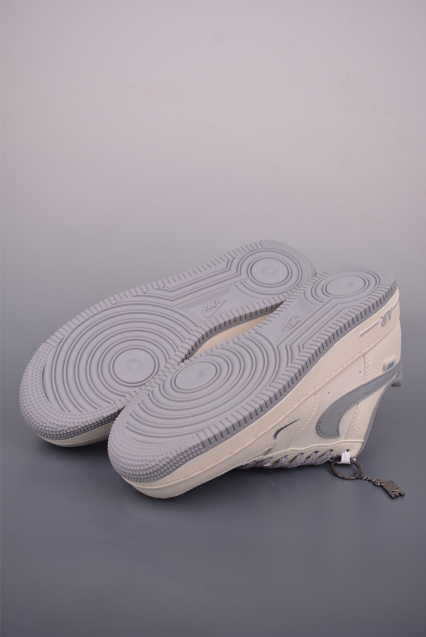Nike Air Force 1 Low Grey and White: Original Style with Comfort and Durability 3 i1757720145925 333 0 2