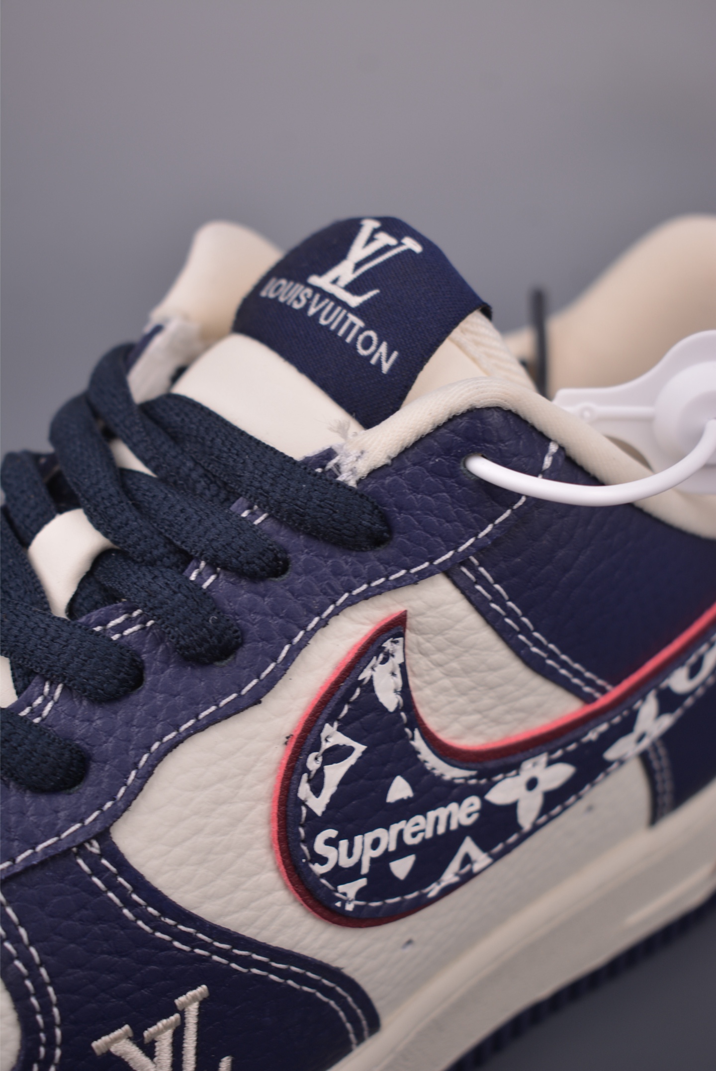 Nike Air Force 1 Low Supreme x Louis Vuitton Custom Sneakers 8 i1757720185703 4021 0 6