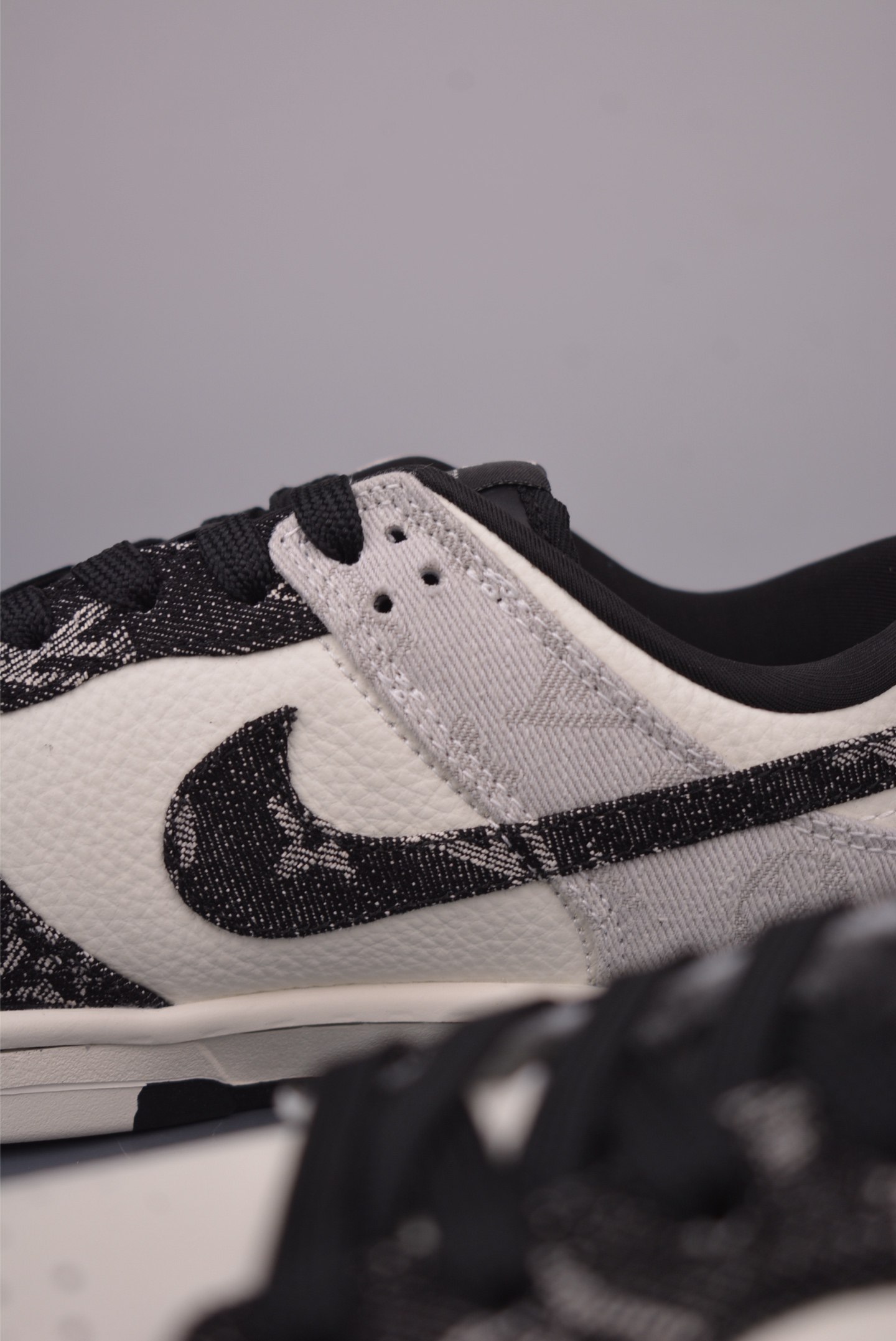 Nike SB Dunk Low Louis Vuitton Collab Premium Leather Sneakers 9 i1757720478350 1697 0 7