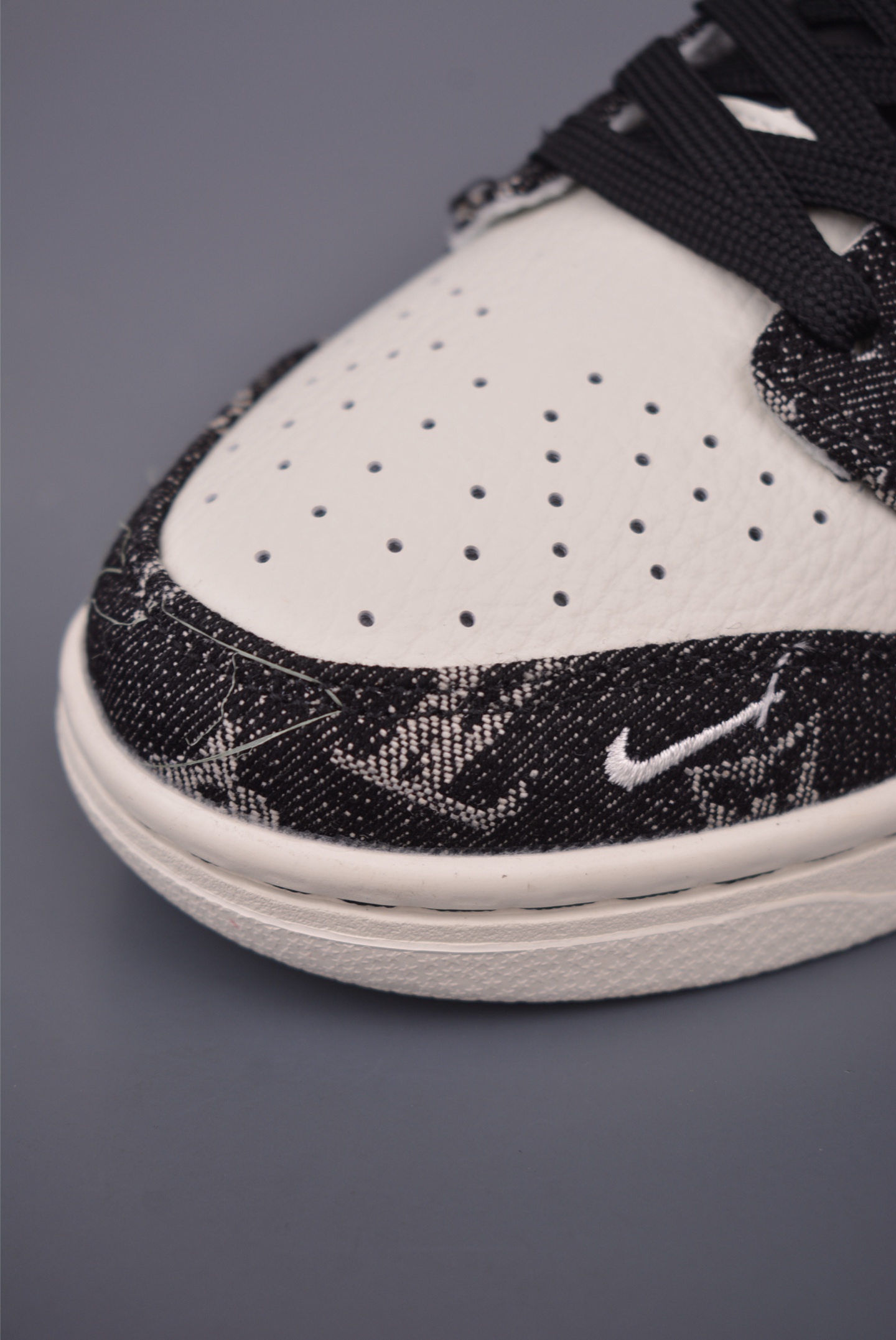 Nike SB Dunk Low Louis Vuitton Collab Premium Leather Sneakers 7 i1757720478402 6293 0 5