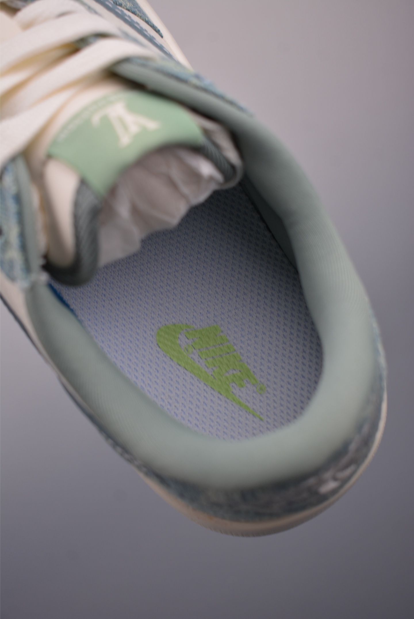 Fragment Design x Travis Scott x Louis Vuitton Air Jordan 1 Low Sneakers 9 i1757720644861 1539 0 8