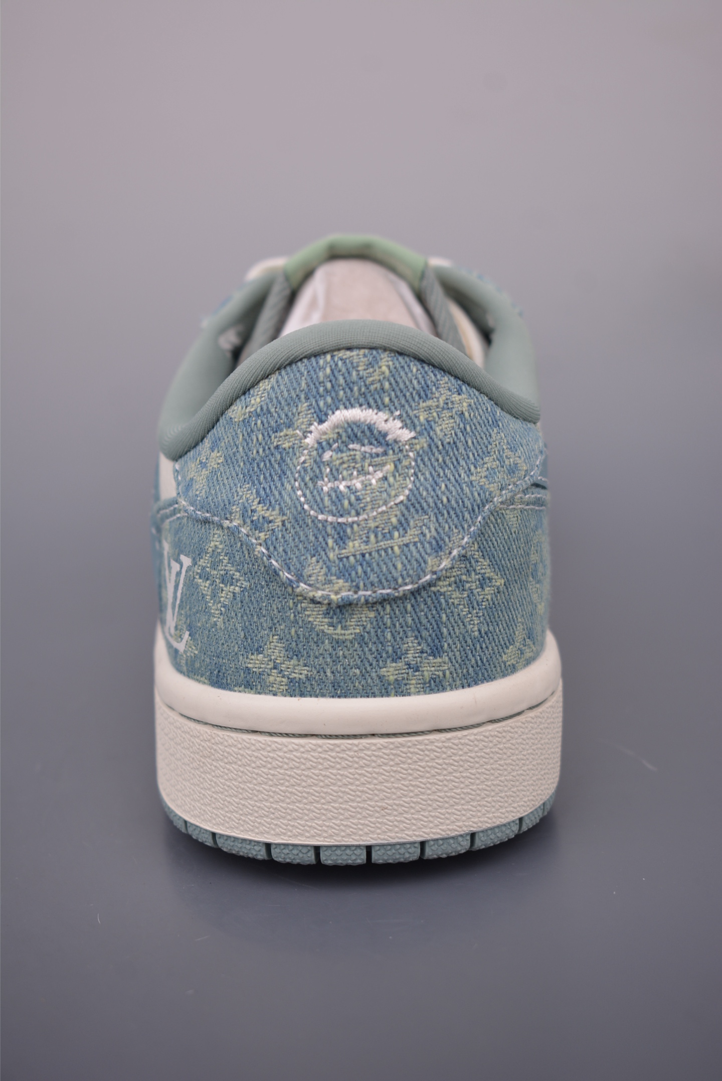 Fragment Design x Travis Scott x Louis Vuitton Air Jordan 1 Low Sneakers 4 i1757720646794 6241 0 3