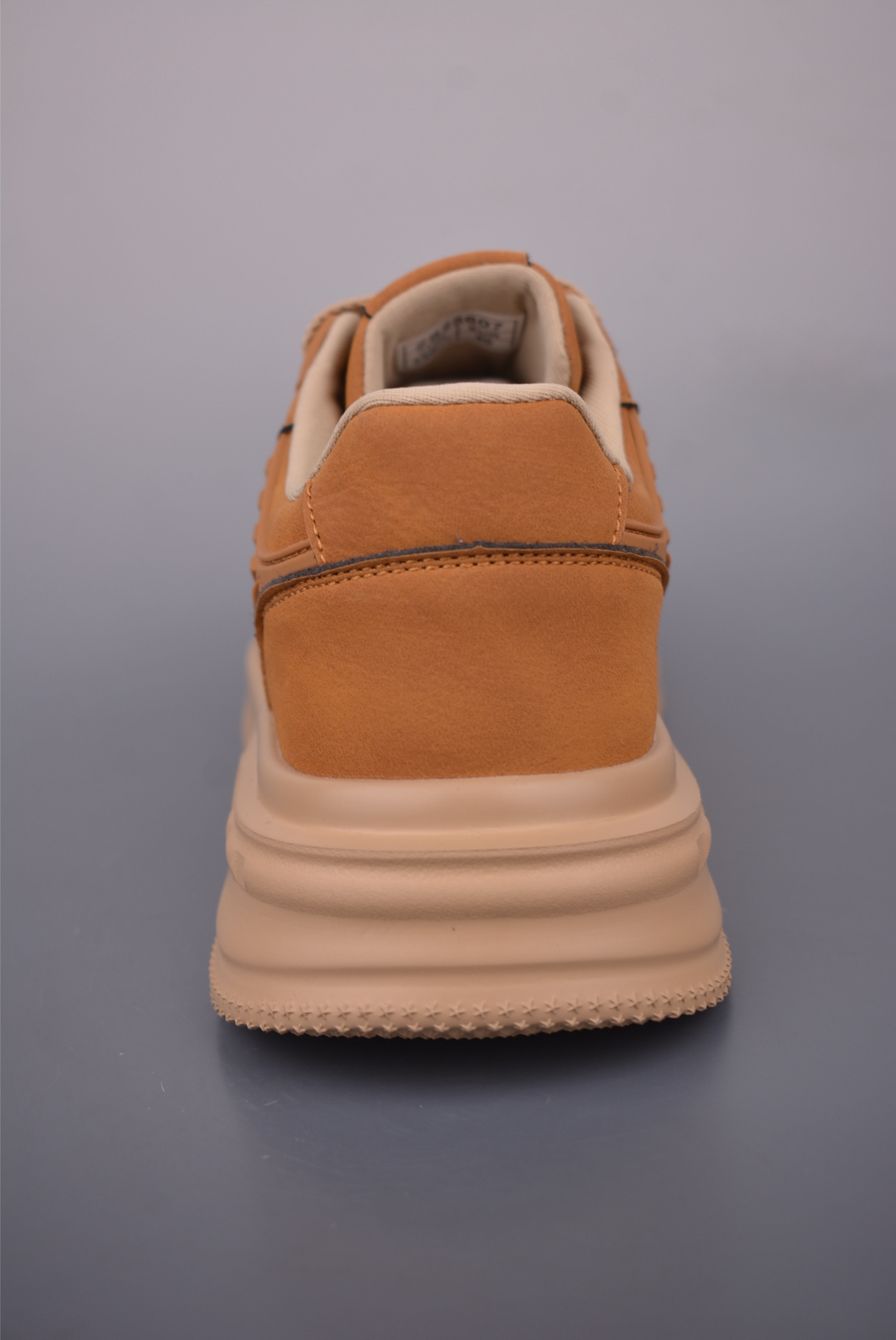 Gucci Men's Leather Sneakers with Geometric Pattern - Stylish and Comfortable 4 i1757720841682 5137 0 3