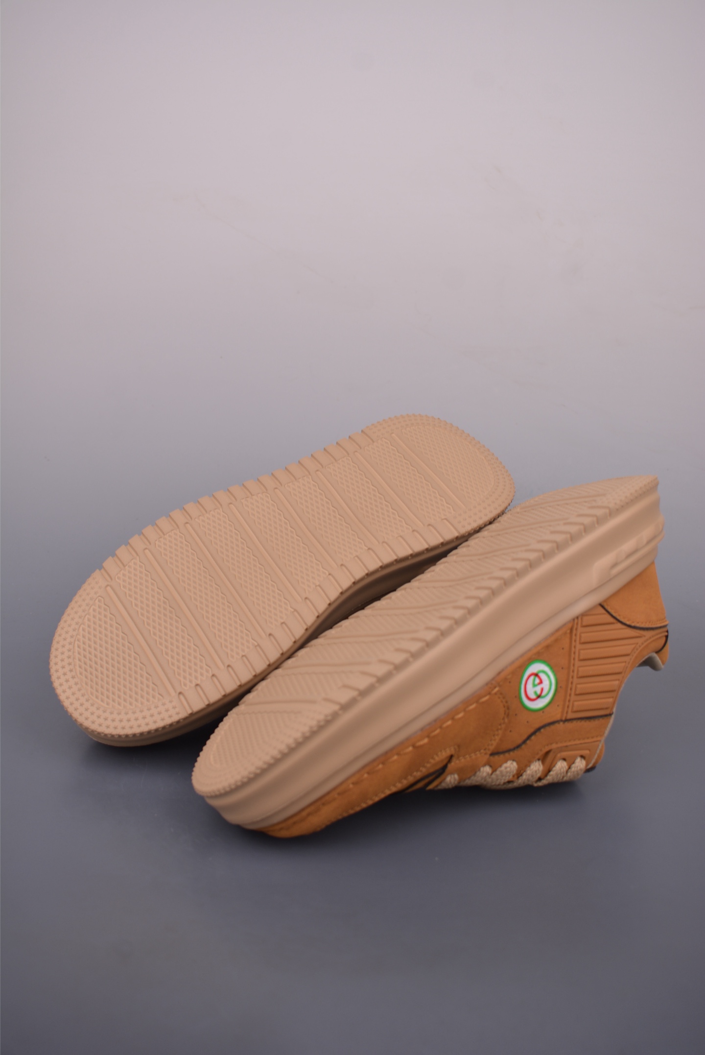 Gucci Men's Leather Sneakers with Geometric Pattern - Stylish and Comfortable 3 i1757720843792 1309 0 2