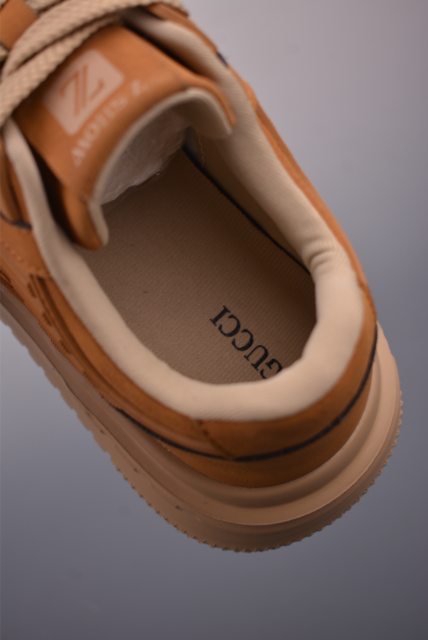 Gucci Men's Leather Sneakers with Geometric Pattern - Stylish and Comfortable 9 i1757720843843 8817 0 8