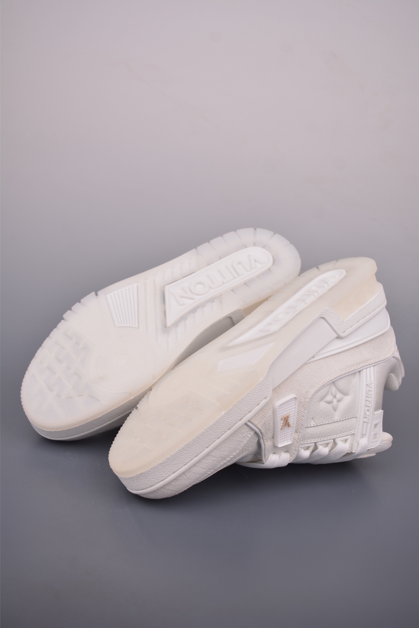Louis Vuitton Trainer Limited Edition White Sneakers - Stylish & Comfortable 4 i1757721018737 2366 0 2