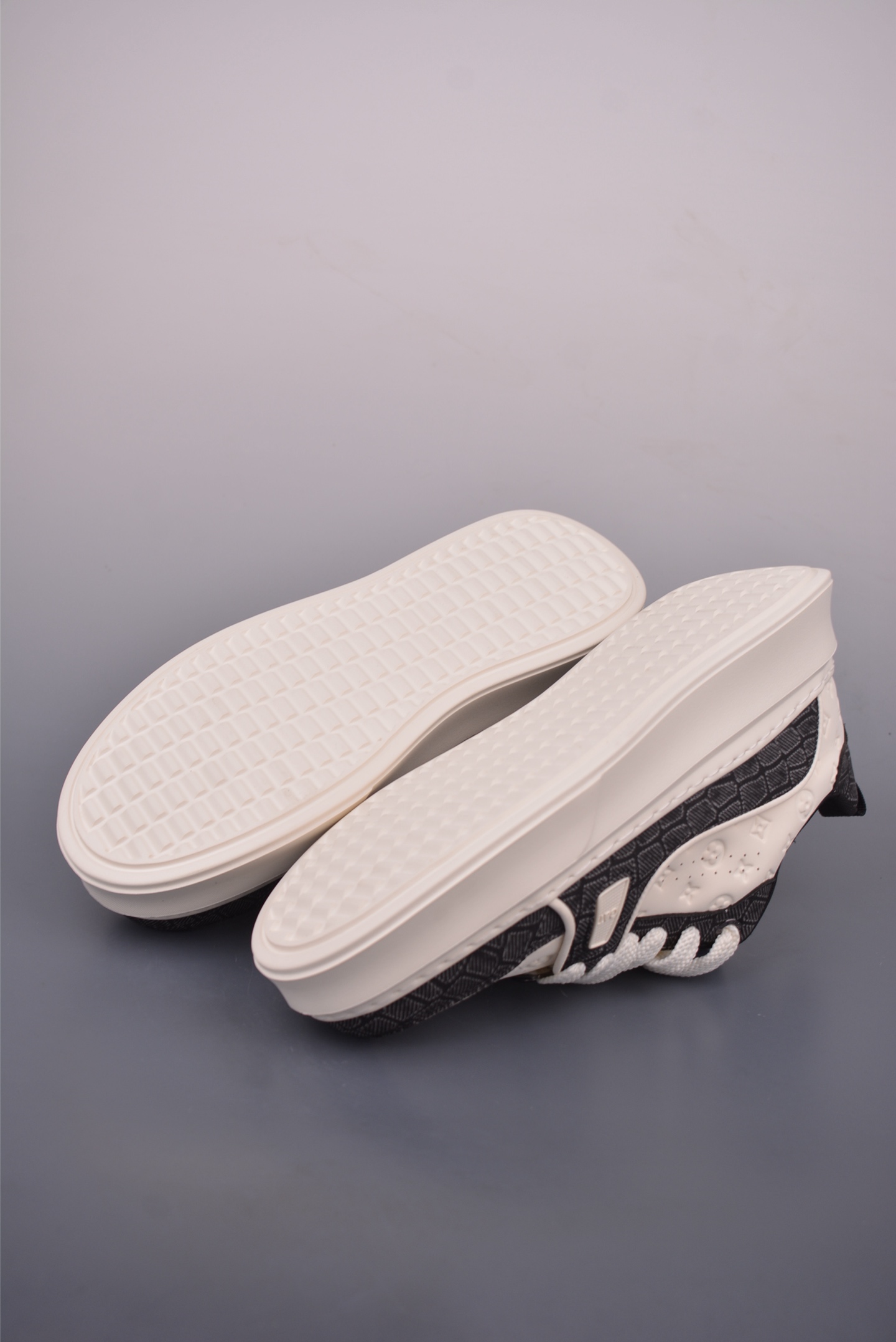 Dior CD1 Low-Top Sneakers - Lightweight, Breathable, and Stylish 4 i1757721294559 3520 0 2