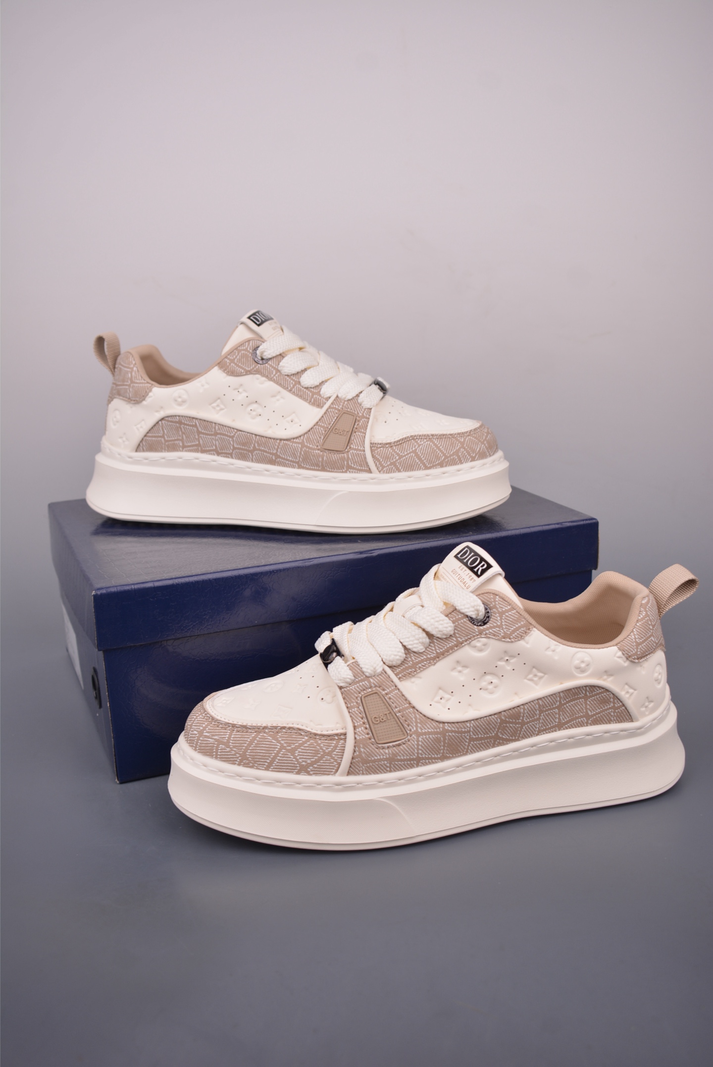 Dior CD1 Low-Top Sneakers With 'Dior' Logo - Breathable and Comfortable 2 i1757721309629 6834 0 0