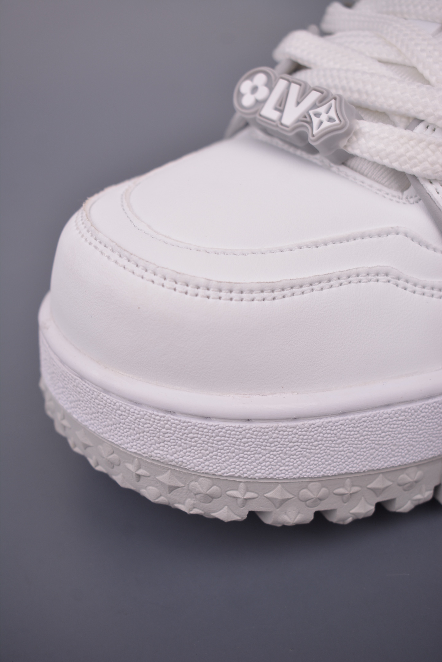 Louis Vuitton Trainer Sneakers in White Leather, Stylish and Comfortable 7 i1757721347548 7173 0 5