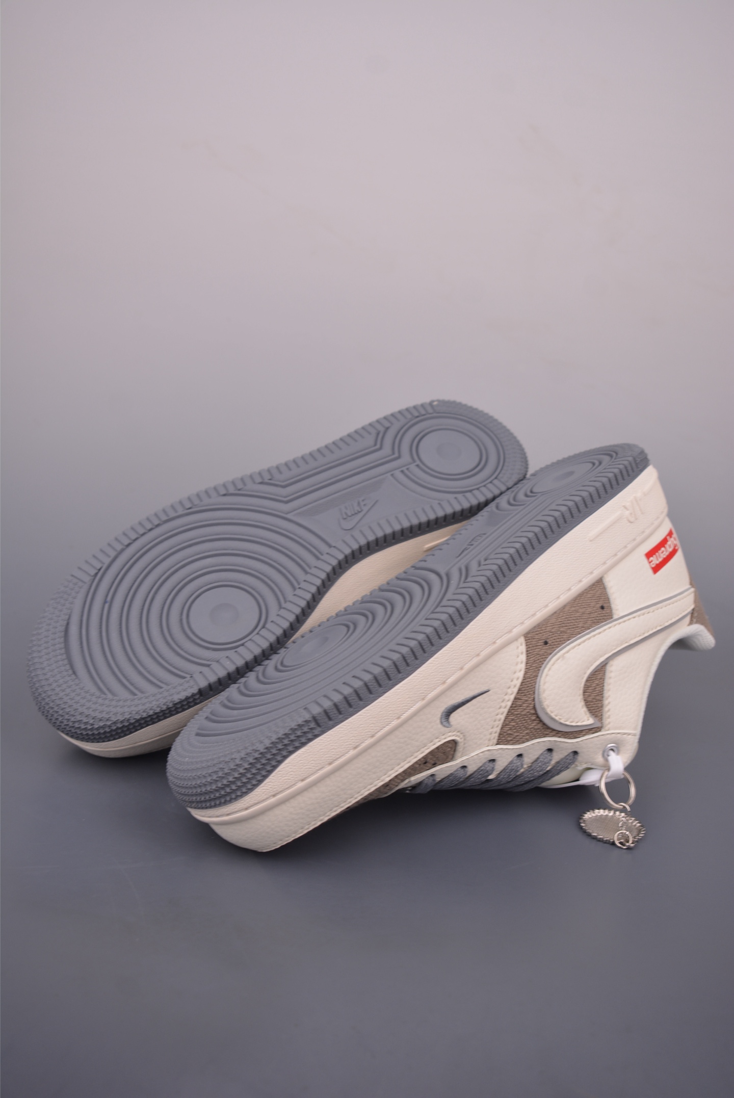 Nike Air Force 1 Low Supreme Collab - Premium Quality, Classic Design 4 i1757788975967 1124 0 2