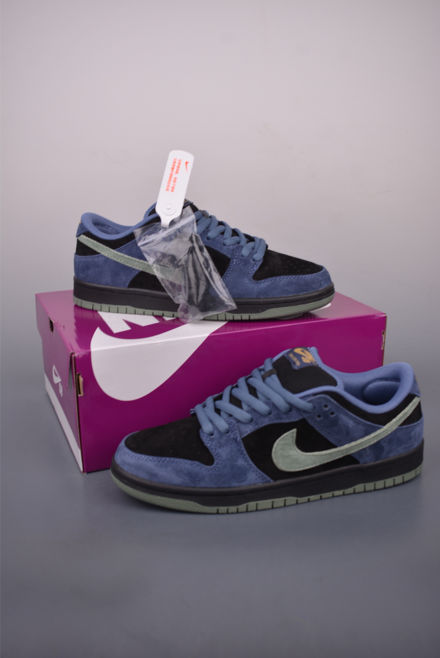 Nike SB Dunk Low Blue Raspberry Unveiled - Style & Comfort Combined 6 i1757789267645 1232 0 4