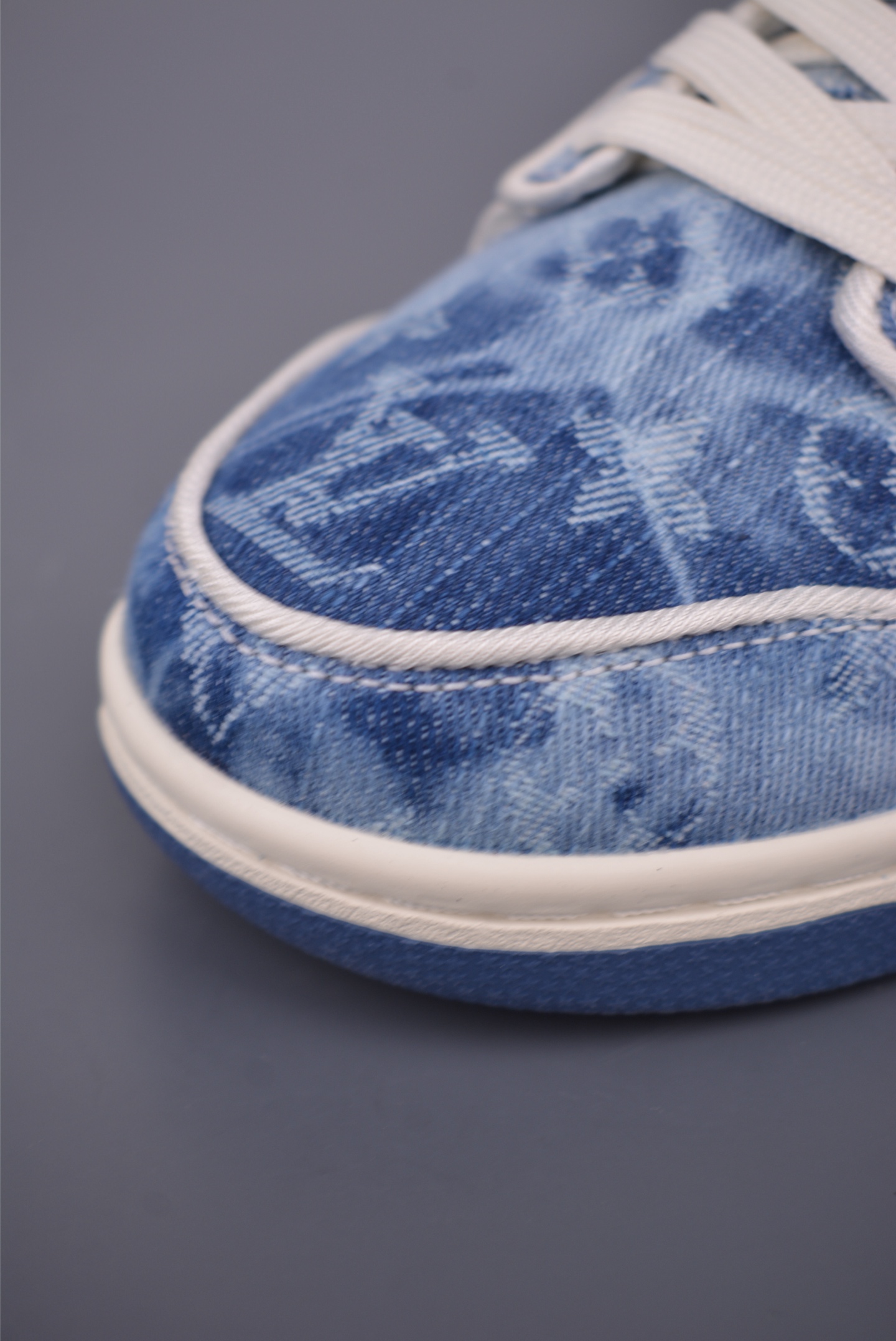 Nike SB Dunk Low Louis Vuitton Collaboration Sneakers - Limited Edition 6 i1757789394041 9230 0 5