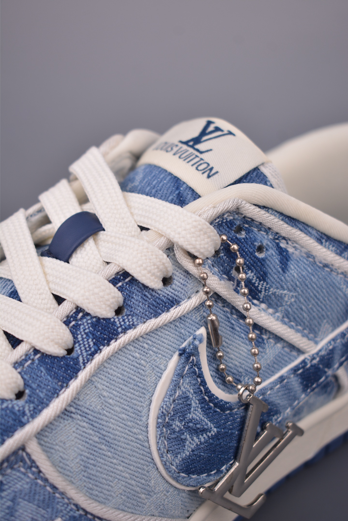 Nike SB Dunk Low Louis Vuitton Collaboration Sneakers - Limited Edition 7 i1757789394193 9305 0 6