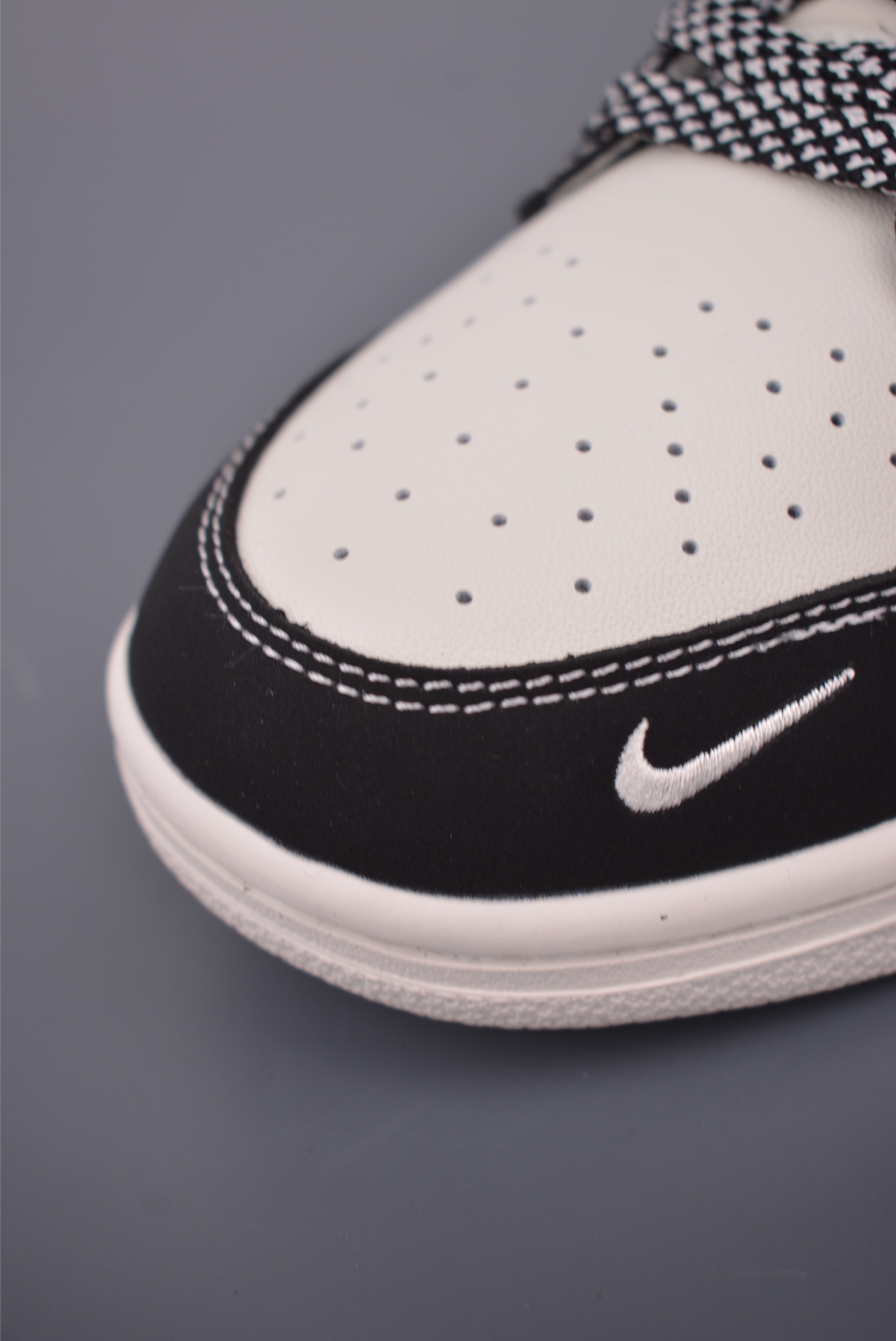 Nike SB Dunk Low Louis Vuitton: Premium Quality, Exclusive Design Sneakers 6 i1757789427907 4973 0 5