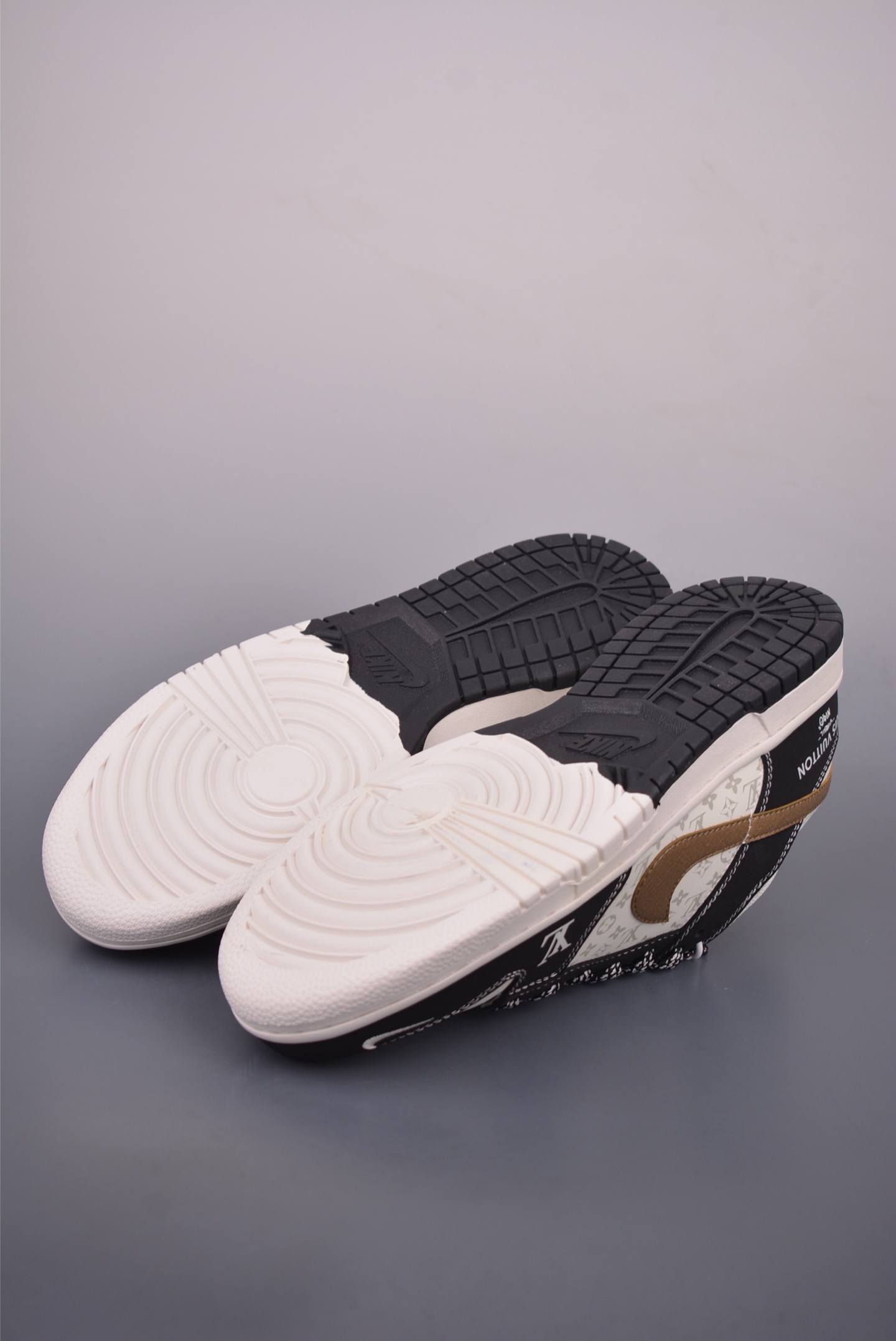 Nike SB Dunk Low Louis Vuitton: Premium Quality, Exclusive Design Sneakers 3 i1757789430153 9761 0 2