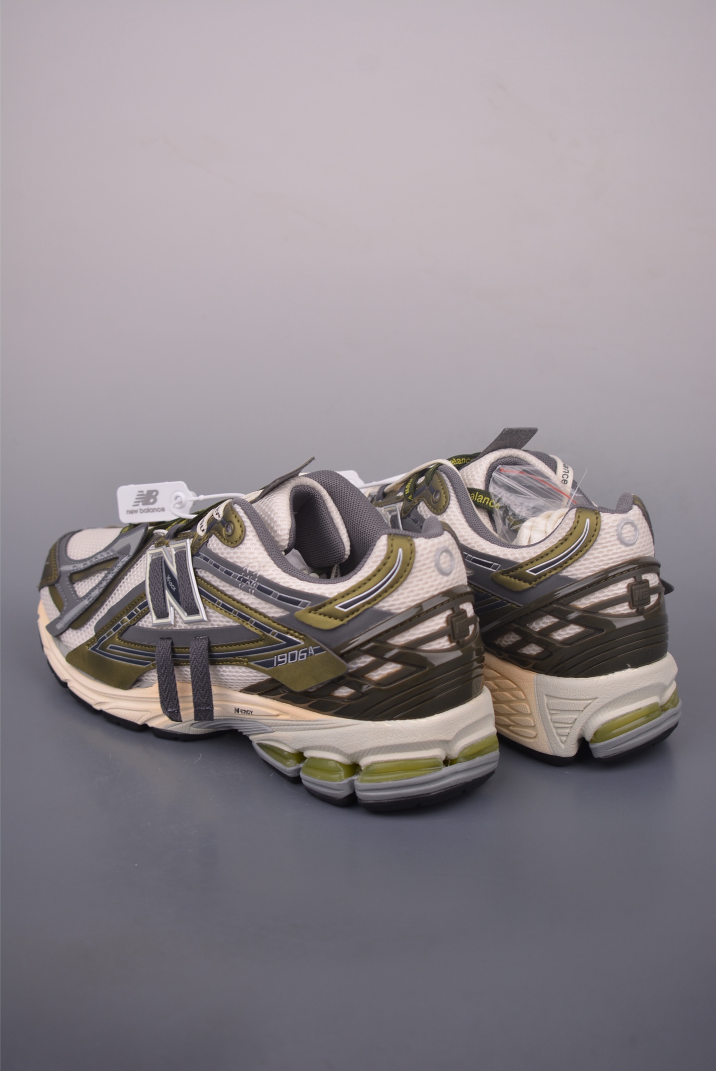New Balance 1906R Retro Sneakers - Classic Style & Modern Comfort 2 i1757893958500 1997 0 1